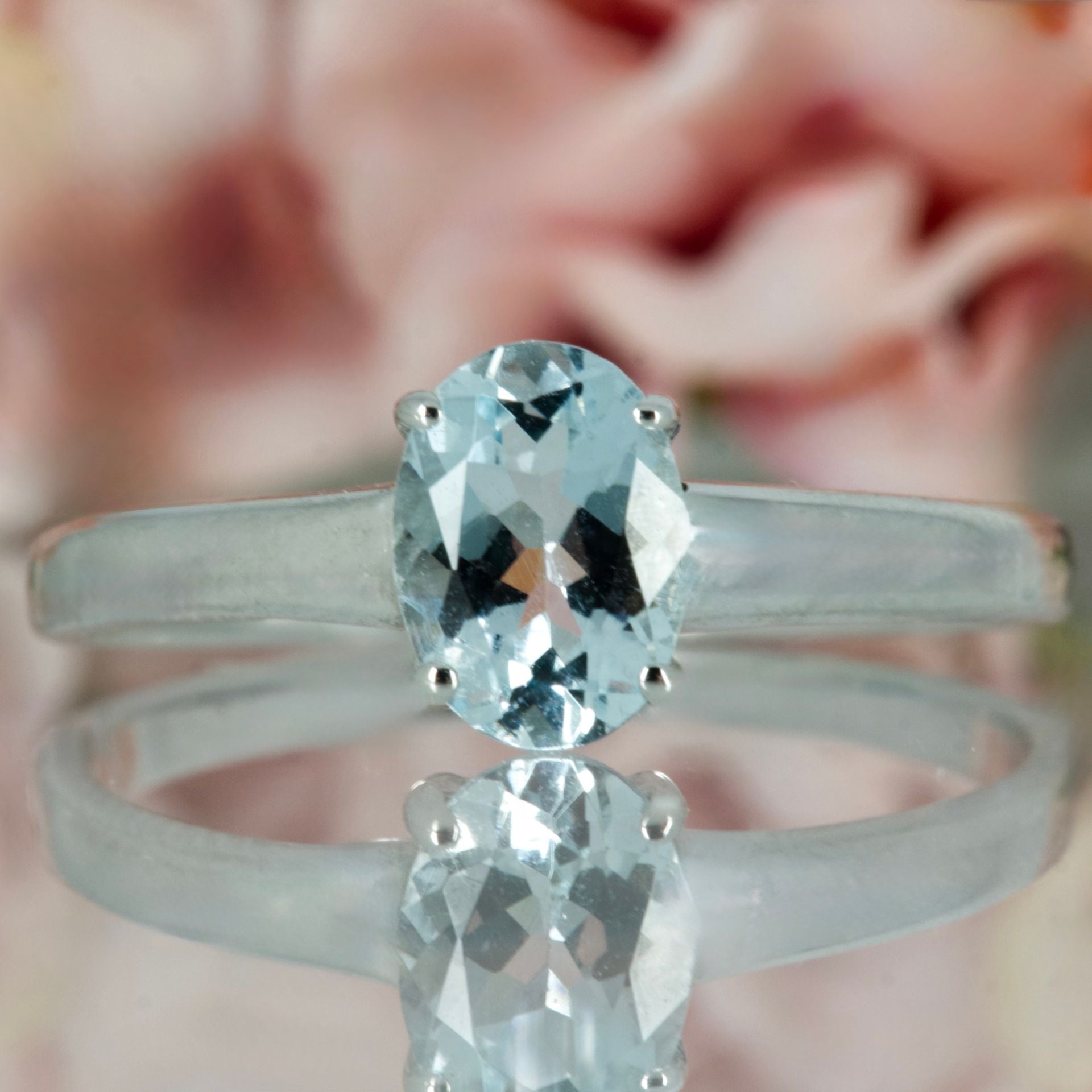 9ct White Gold Oval Cut Aquamarine Claw Set Ring