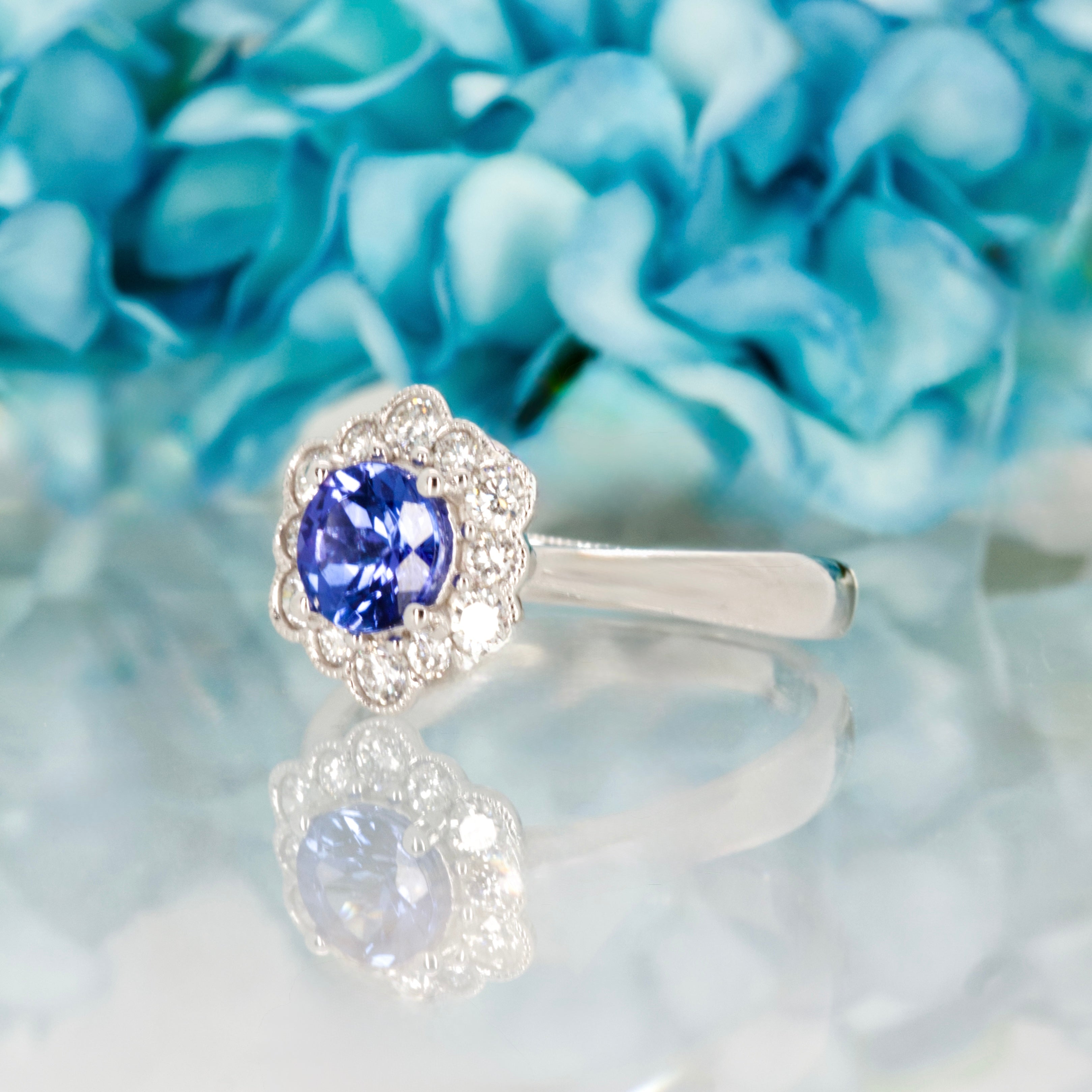 18ct White Gold Round Cut Tanzanite & Round Brilliant Cut Diamond Cluster Ring
