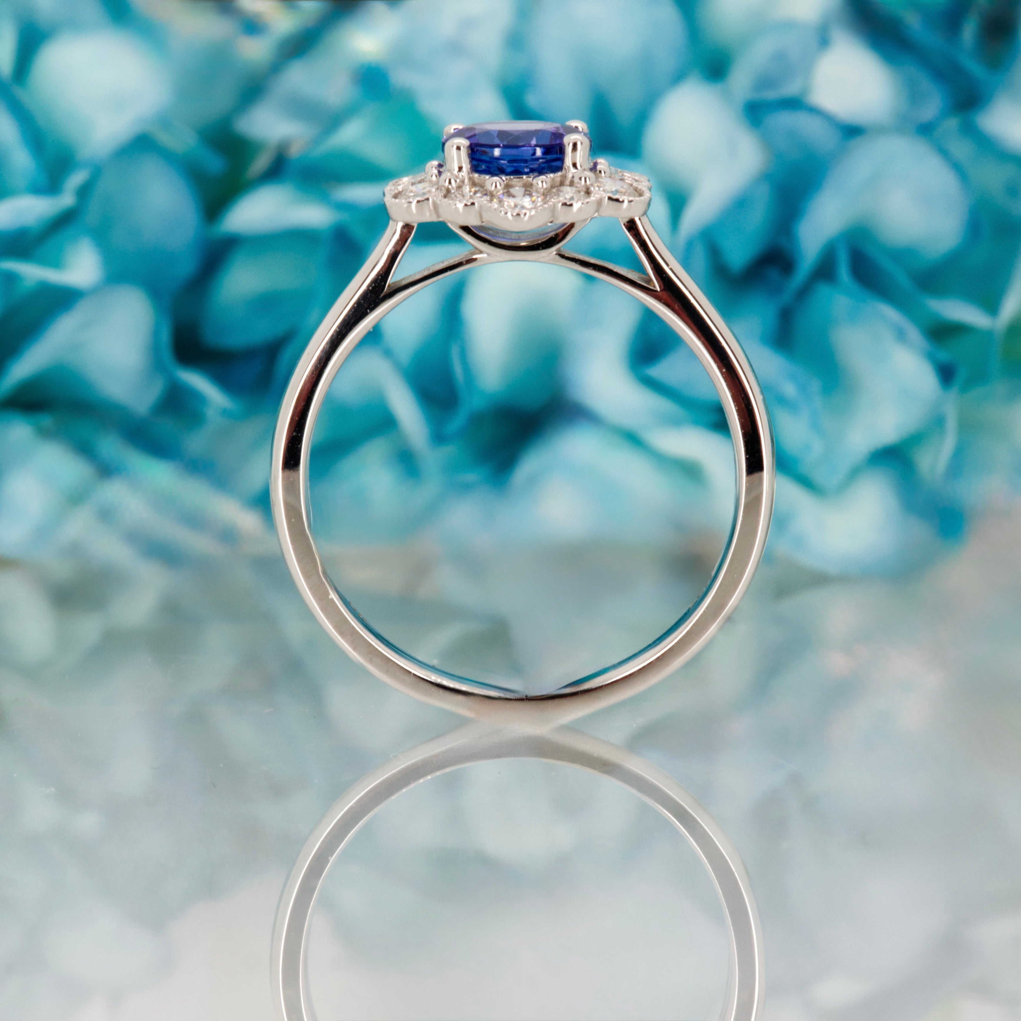 18ct White Gold Round Cut Tanzanite & Round Brilliant Cut Diamond Cluster Ring