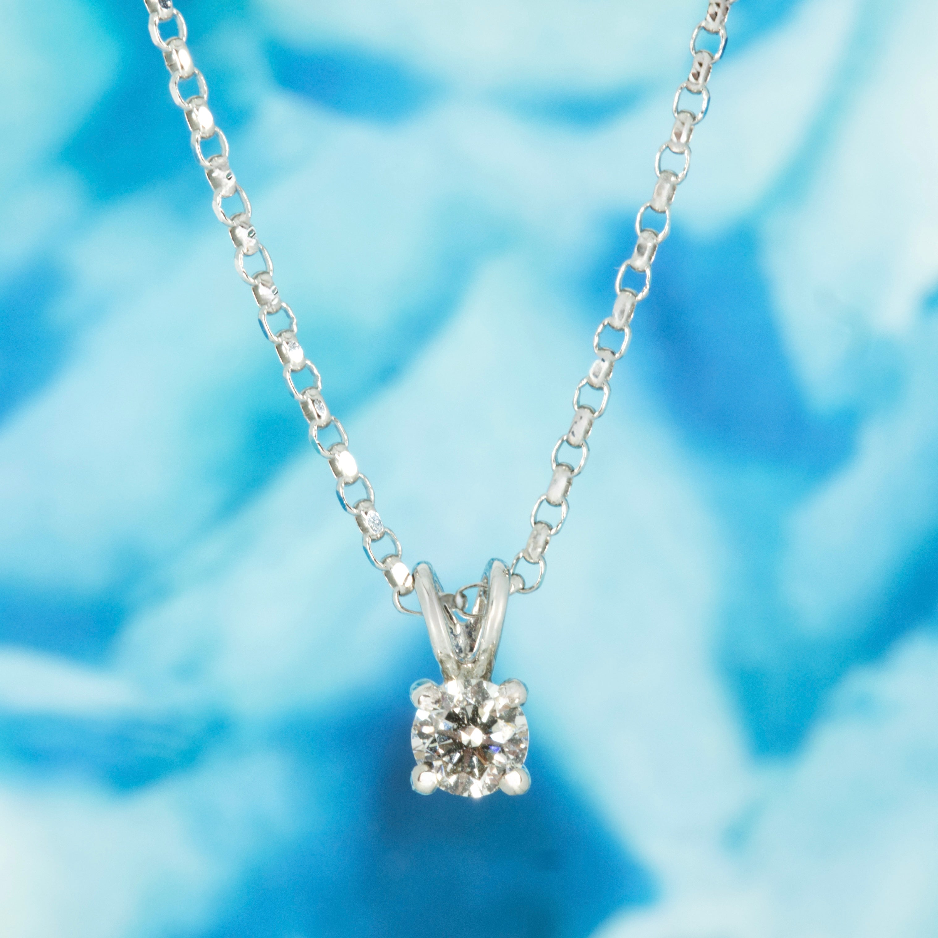 18ct White Gold 0.30ct Round Brilliant Cut Diamond Solitaire Pendant & Chain