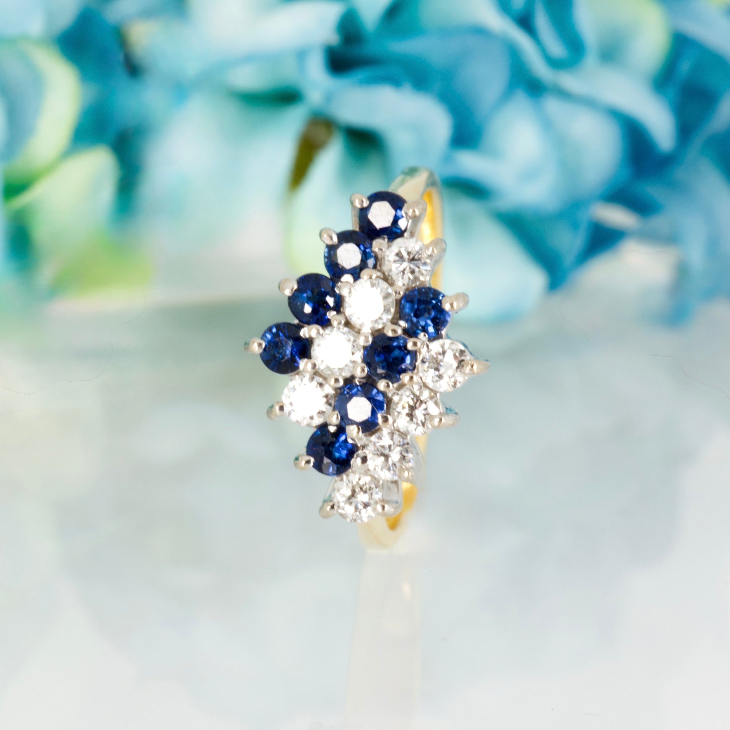 Pre-Loved 18ct Yellow Gold Round Cut Sapphire & Round Brilliant Cut Diamond Cluster Ring
