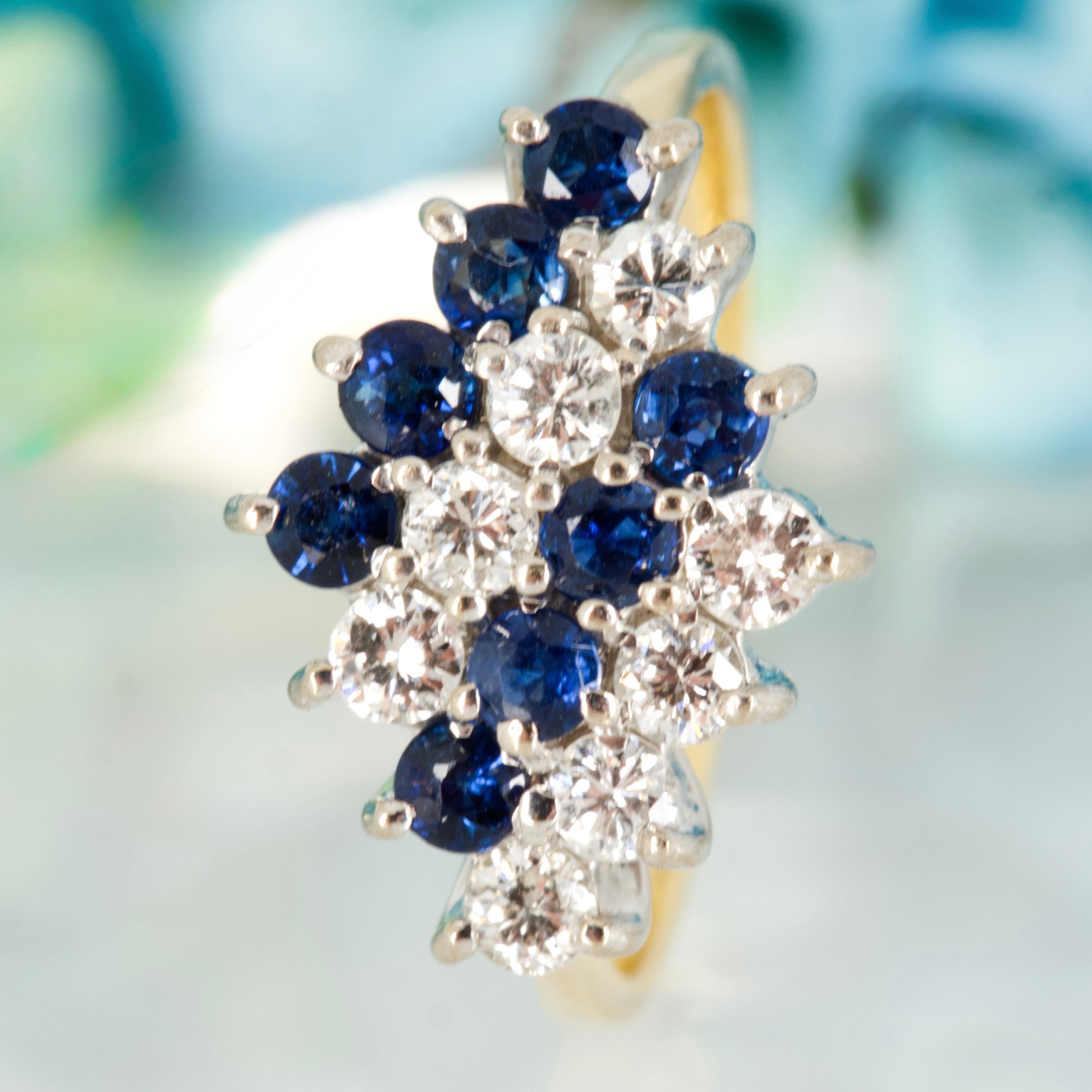 Pre-Loved 18ct Yellow Gold Round Cut Sapphire & Round Brilliant Cut Diamond Cluster Ring