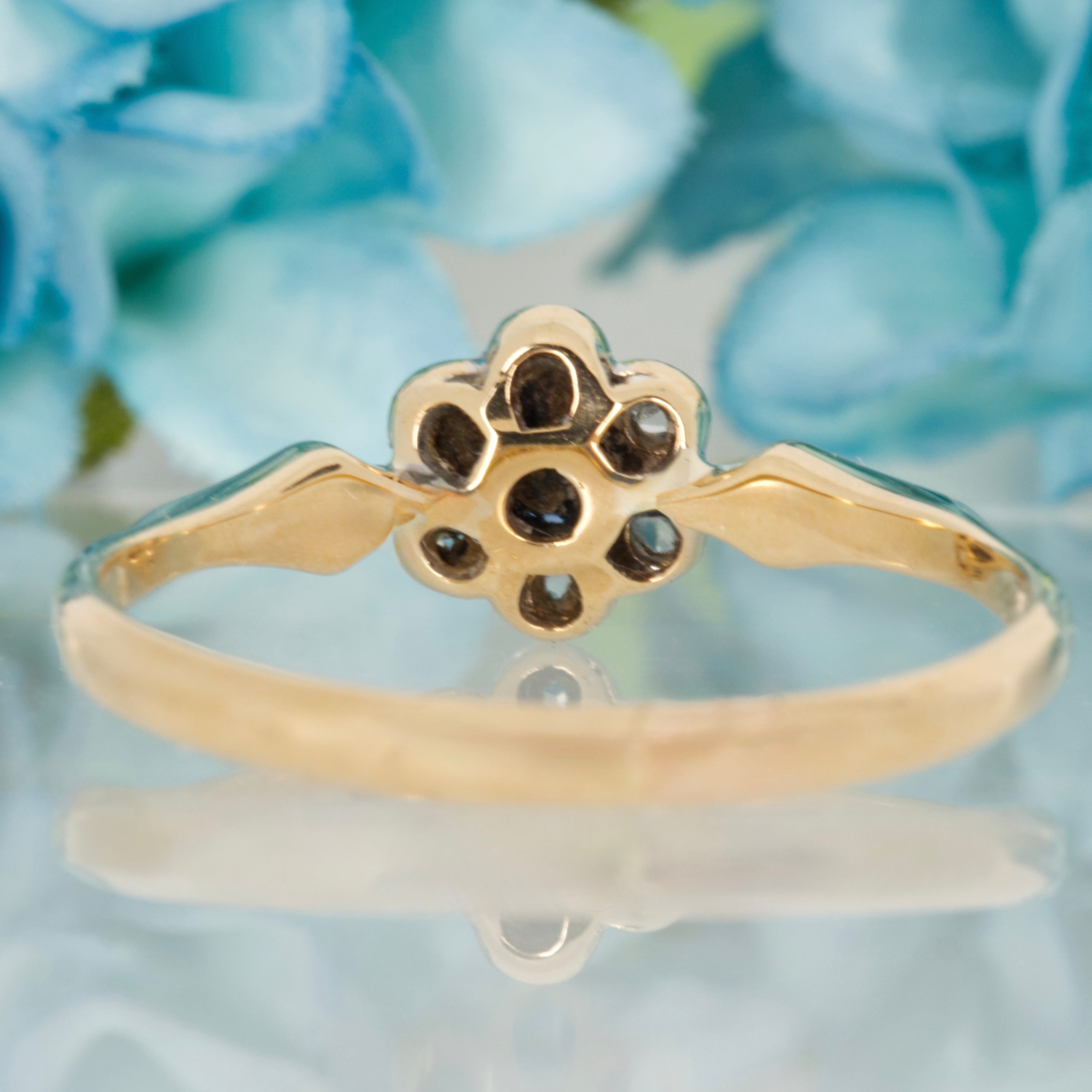 Pre-Loved 18ct Yellow Gold & Platinum Round Cut Sapphire & Round Brilliant Cut Diamond Flower Cluster Ring