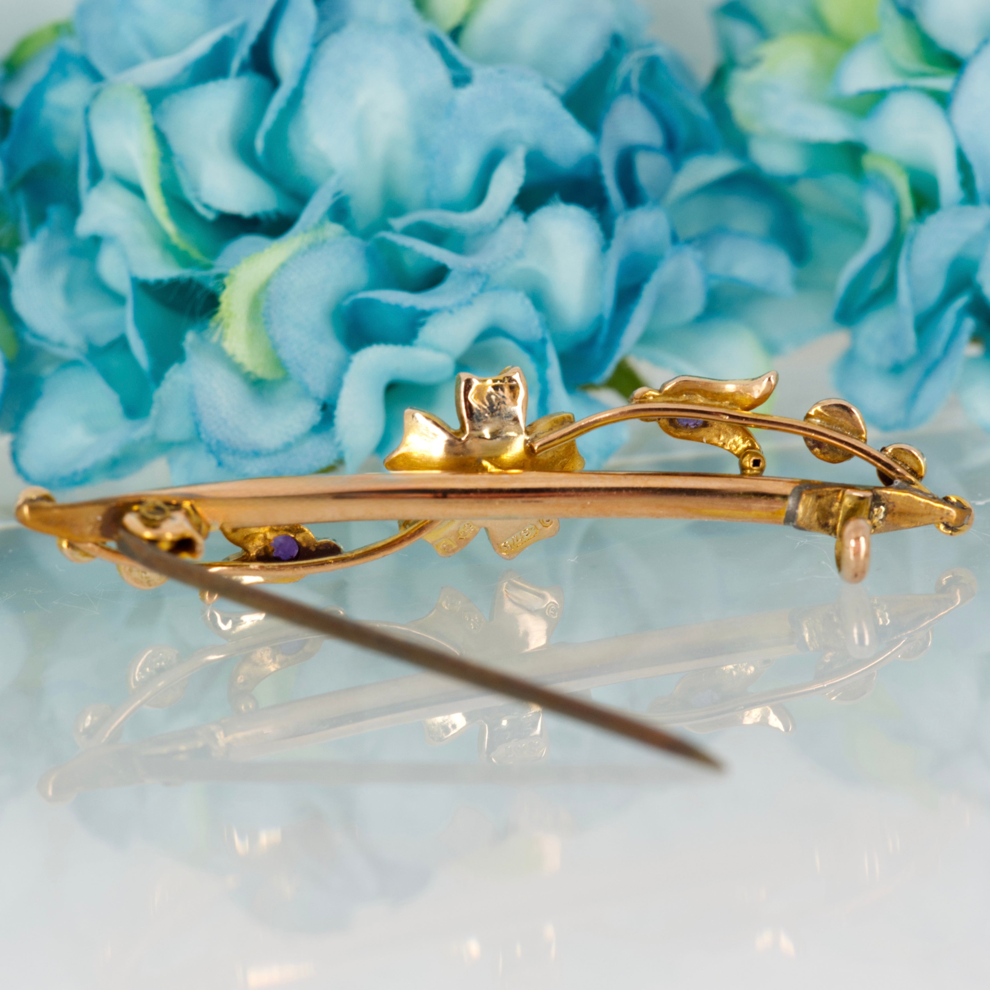 Pre-Loved 9ct Yellow Gold Round Cut Amethyst & Pearl Flower Bar Brooch