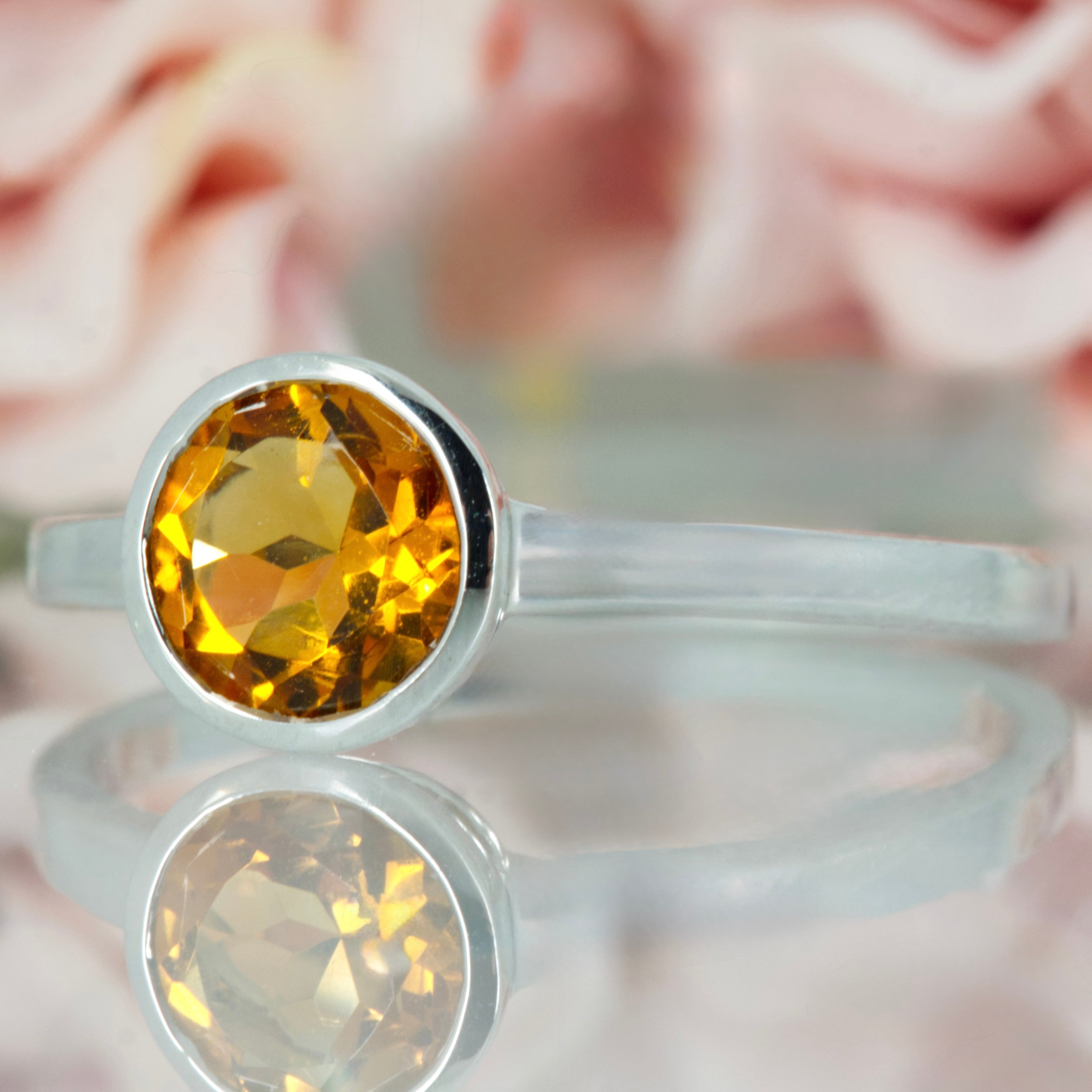 9ct White Gold Round Cut Citrine Rub-Over Set Ring