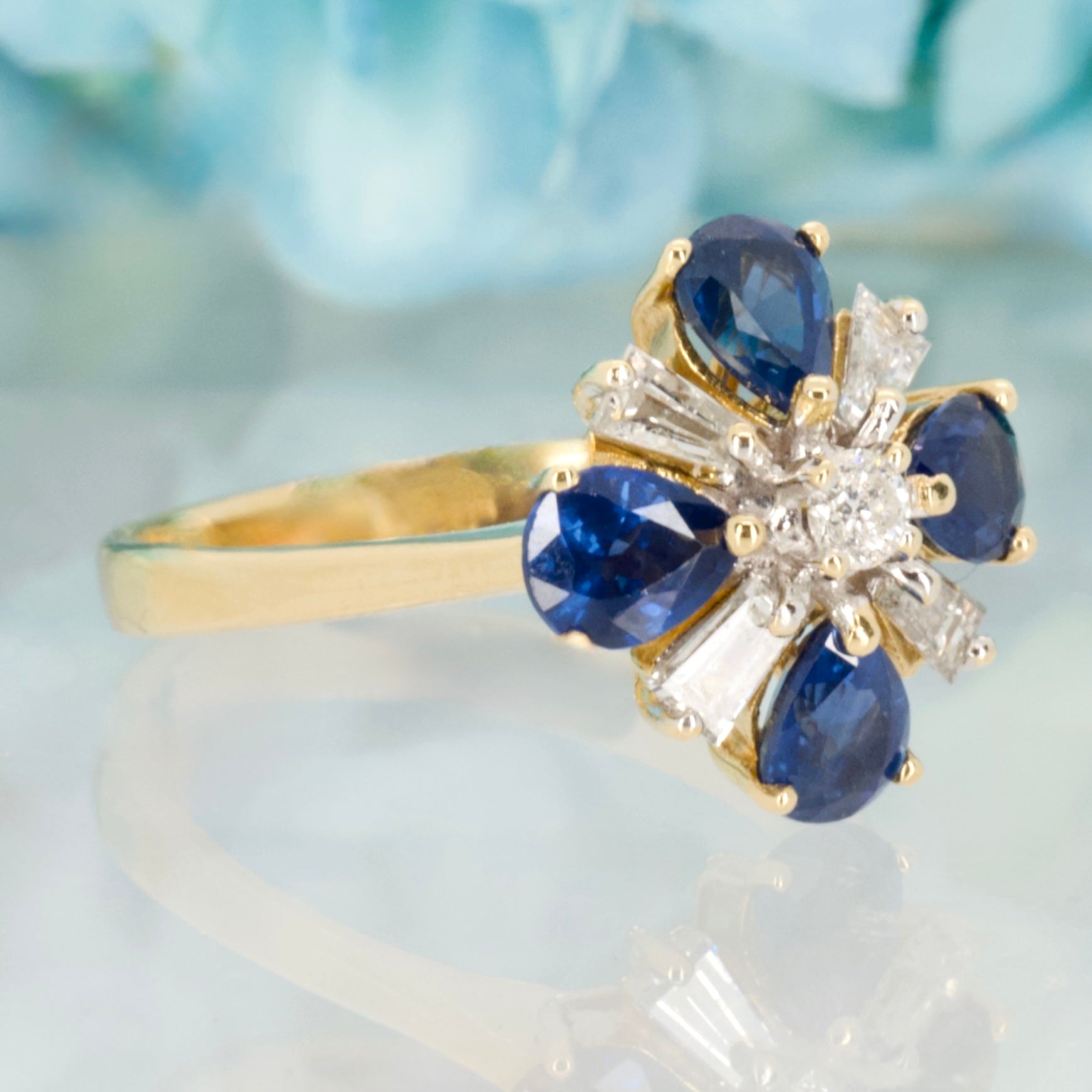 Pre-Loved 18ct Yellow Gold Sapphire & Diamond Cluster Ring