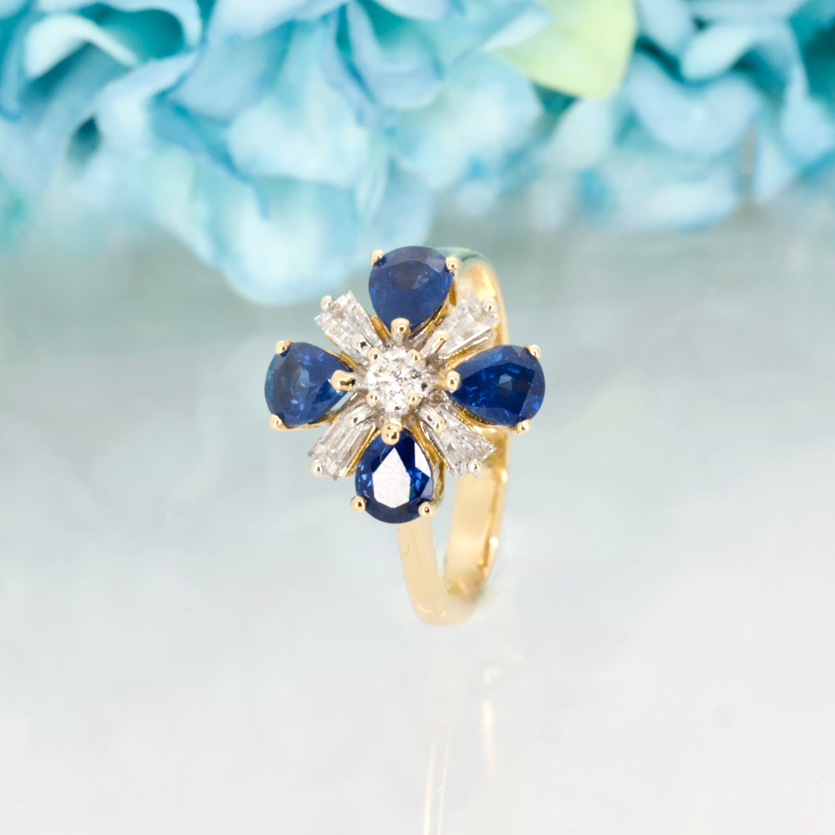 Pre-Loved 18ct Yellow Gold Sapphire & Diamond Cluster Ring