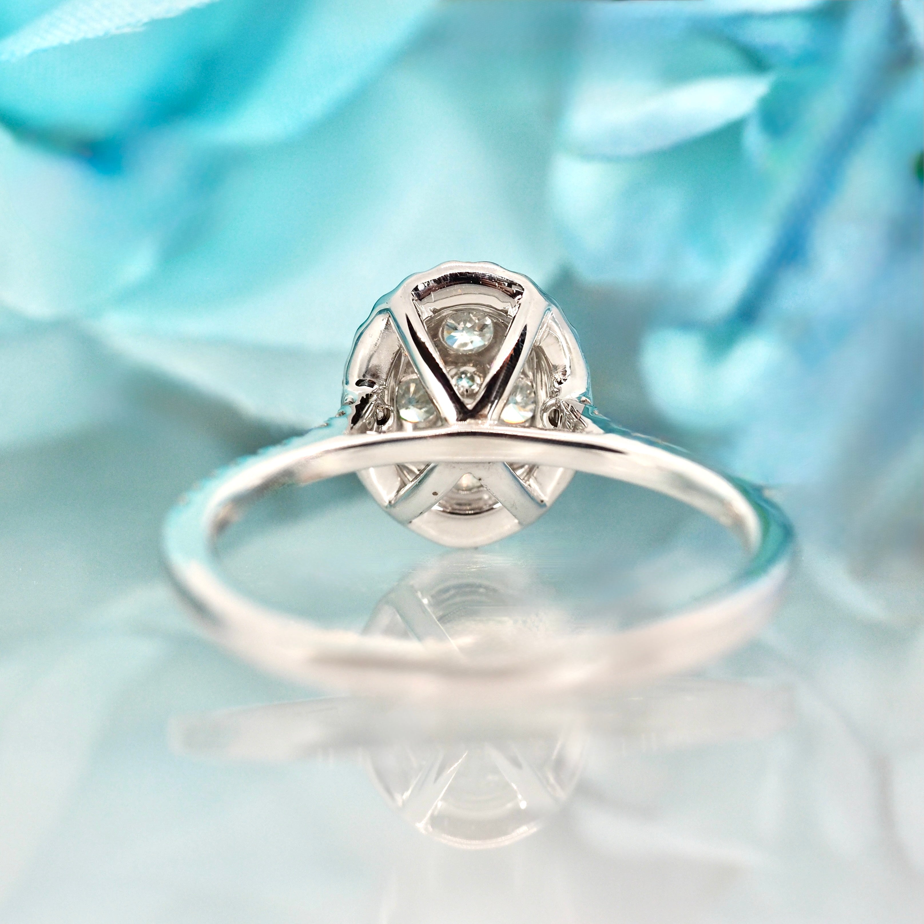 9ct White Gold 0.55ct Round Brilliant Cut Diamond Oval Cluster Ring