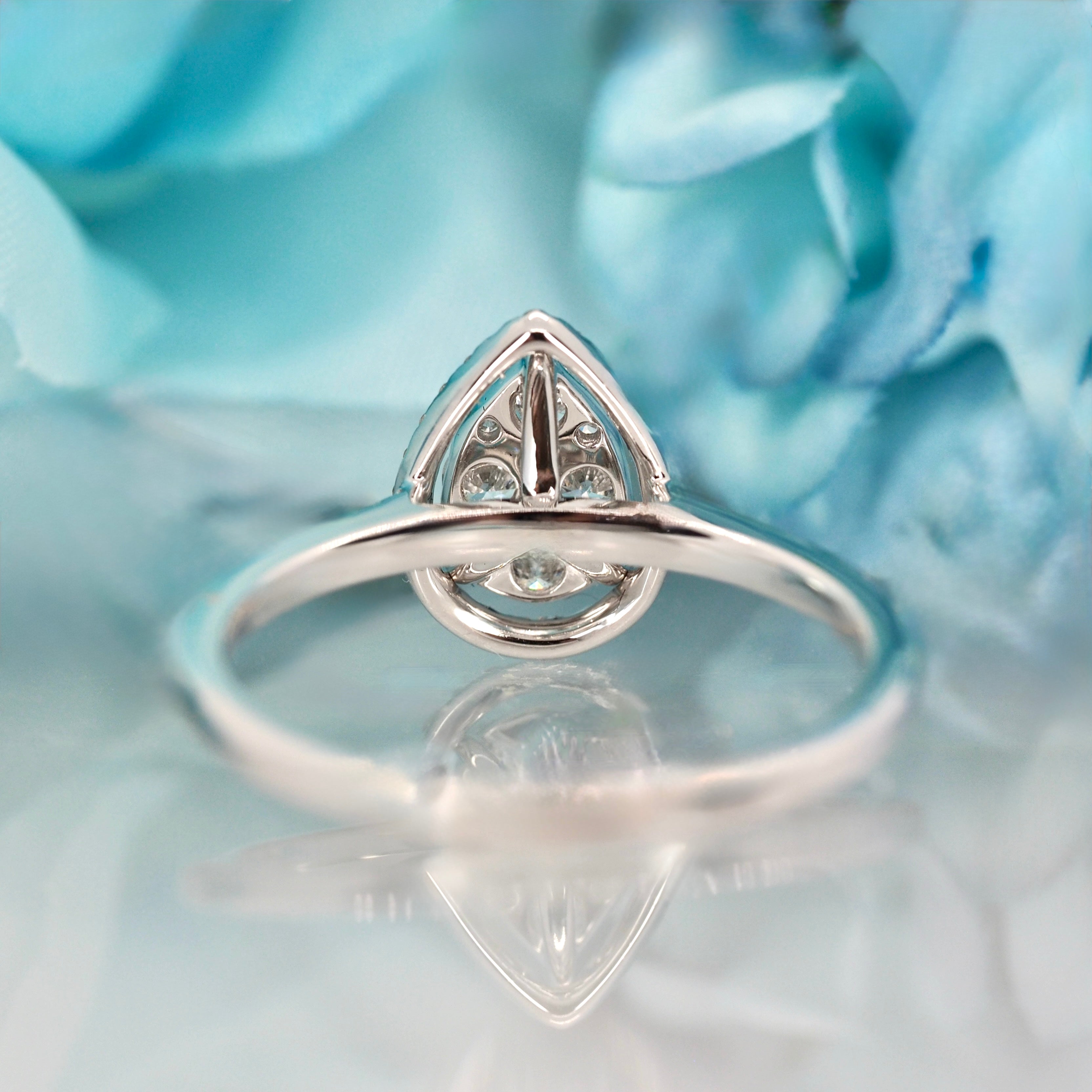 9ct White Gold 0.45ct Round Brilliant Cut Diamond Pear Shaped Cluster Ring