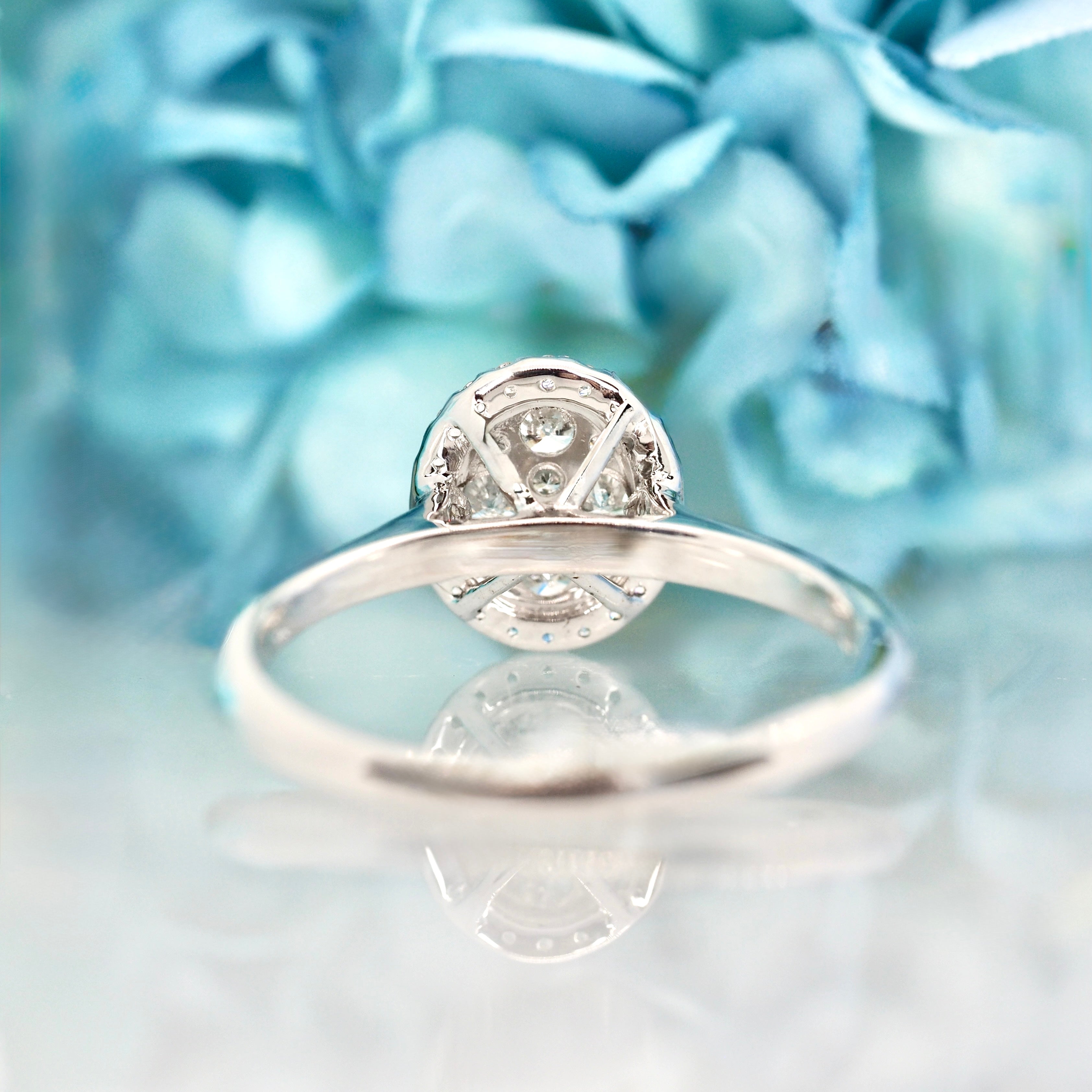 9ct White Gold 0.39ct Round Brilliant Cut Diamond Oval Cluster Ring
