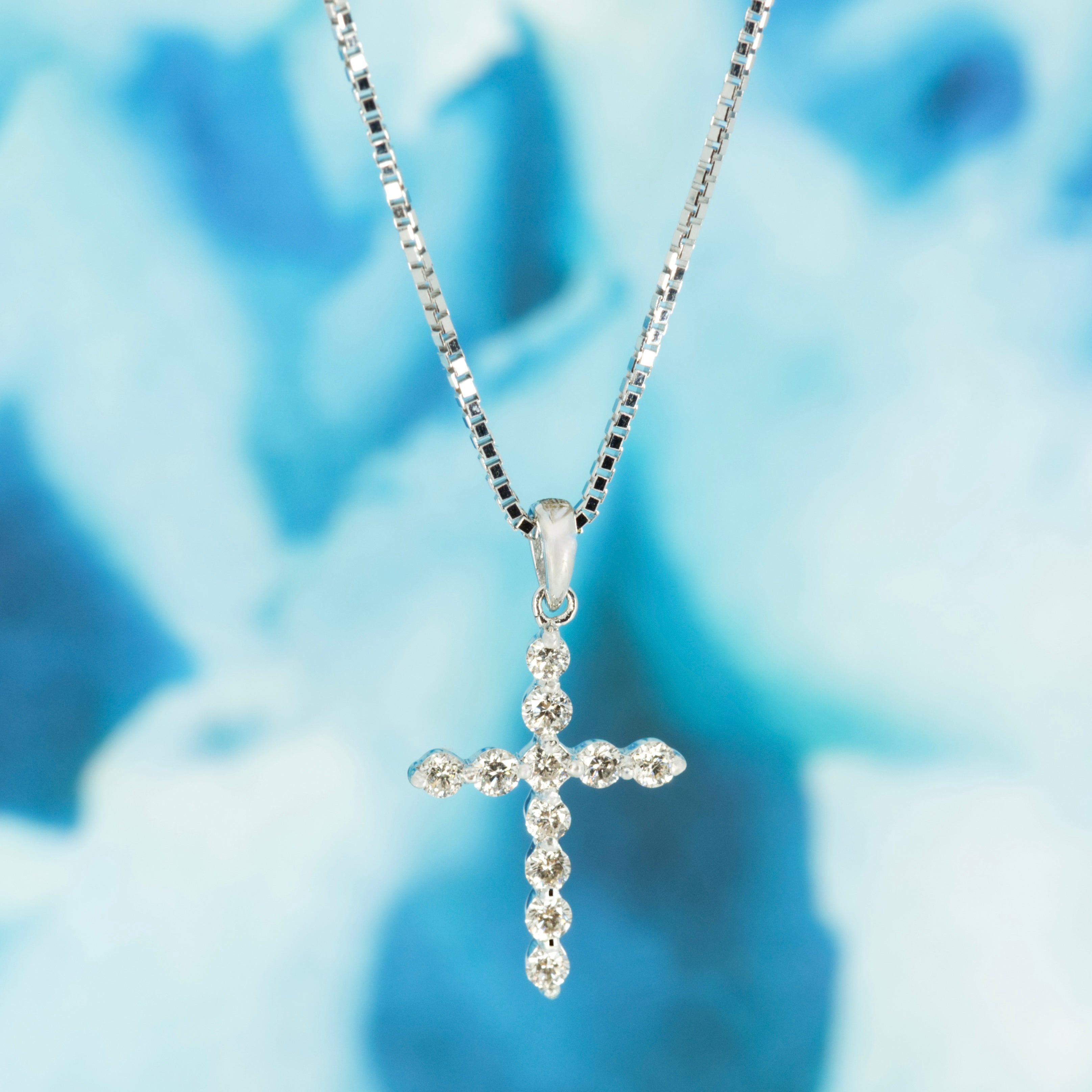 18ct White Gold 0.30ct Round Brilliant Cut Diamond Cross Pendant & Chain