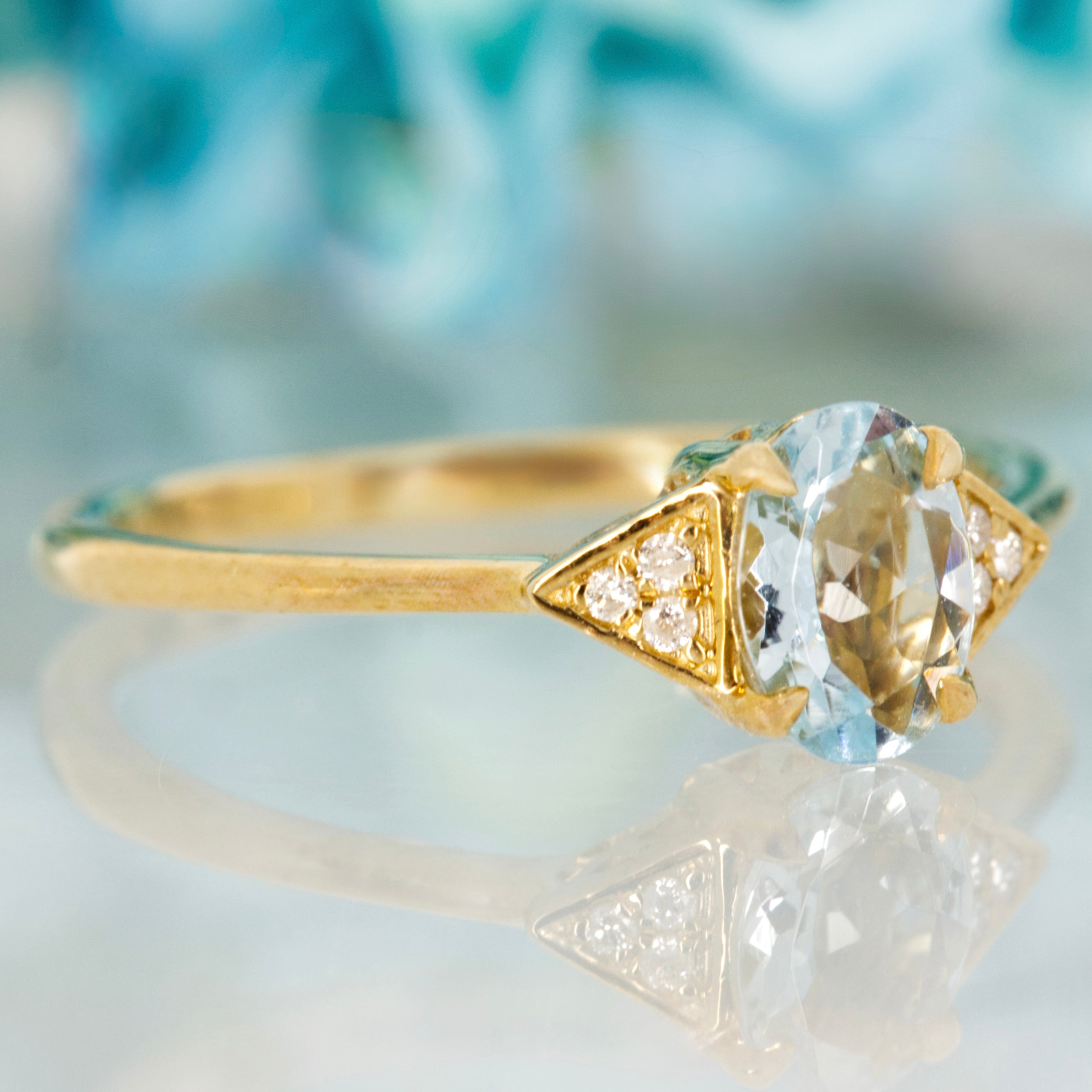 9ct Yellow Gold Oval Cut Aquamarine & Round Brilliant Cut Diamond Trefoil Ring
