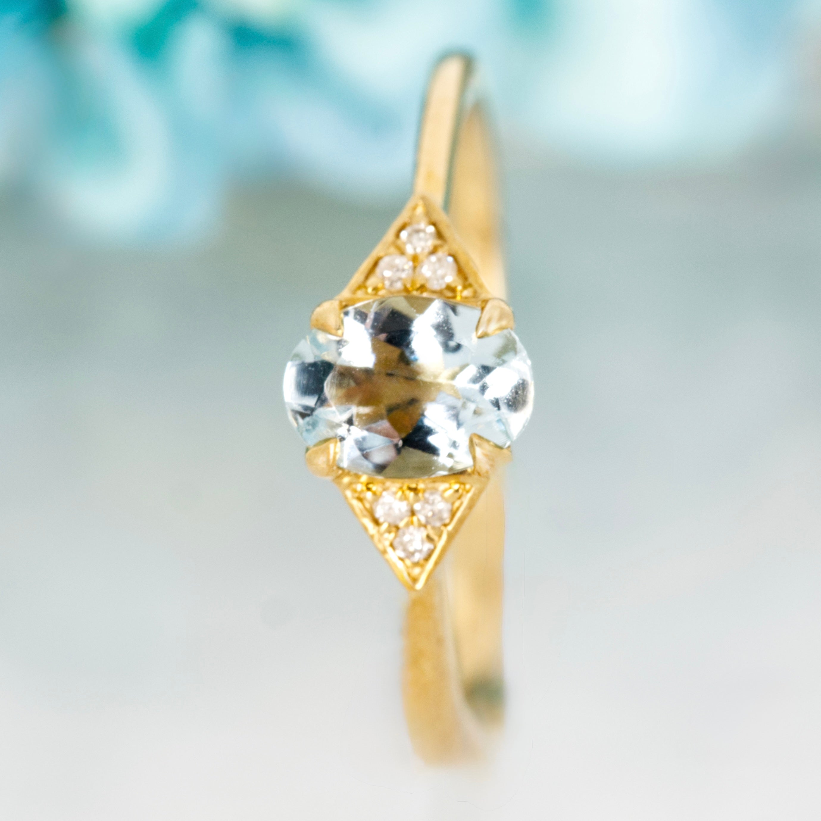 9ct Yellow Gold Oval Cut Aquamarine & Round Brilliant Cut Diamond Trefoil Ring
