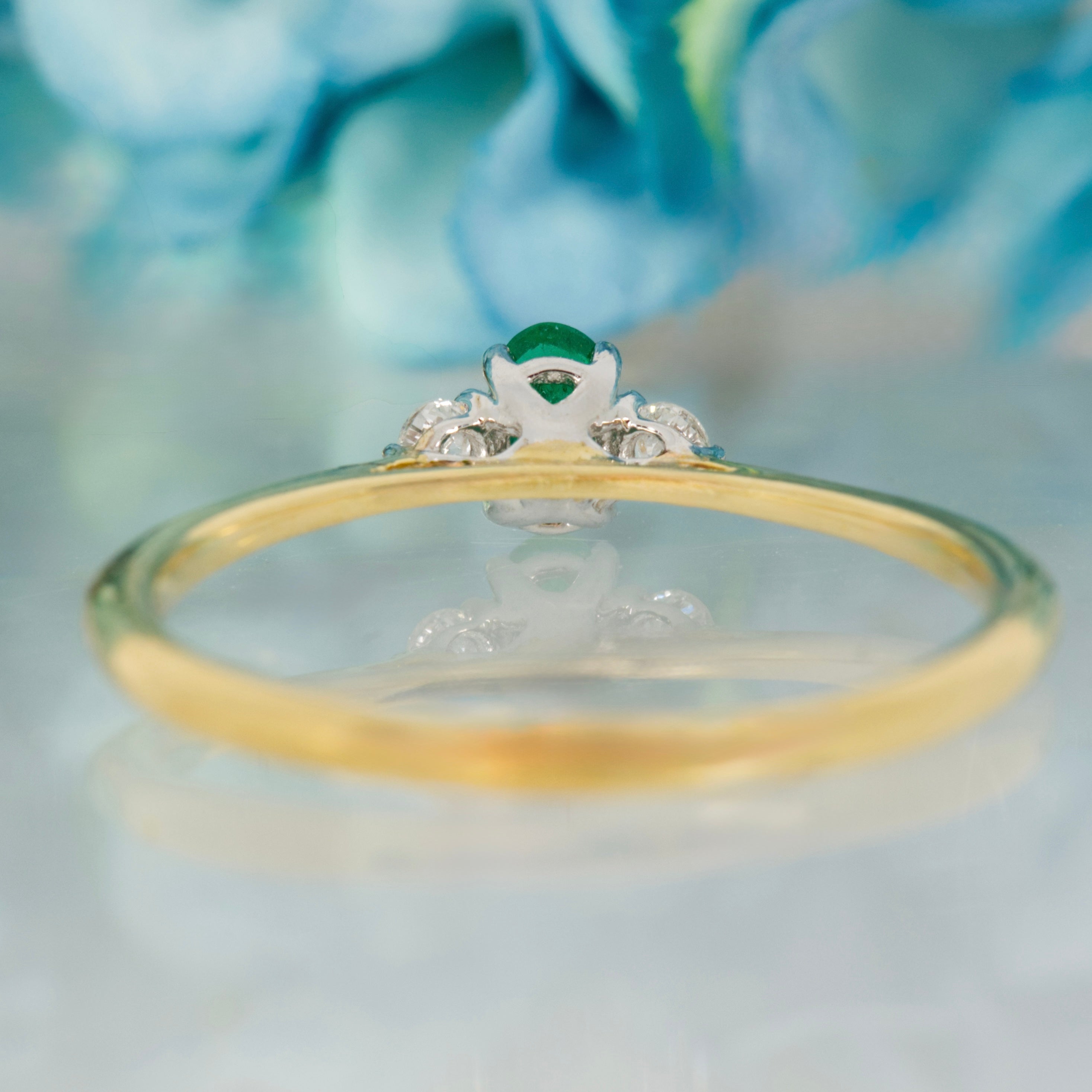 18ct Yellow Gold Oval Cut Emerald & Round Brilliant Cut Diamond Trilogy Ring