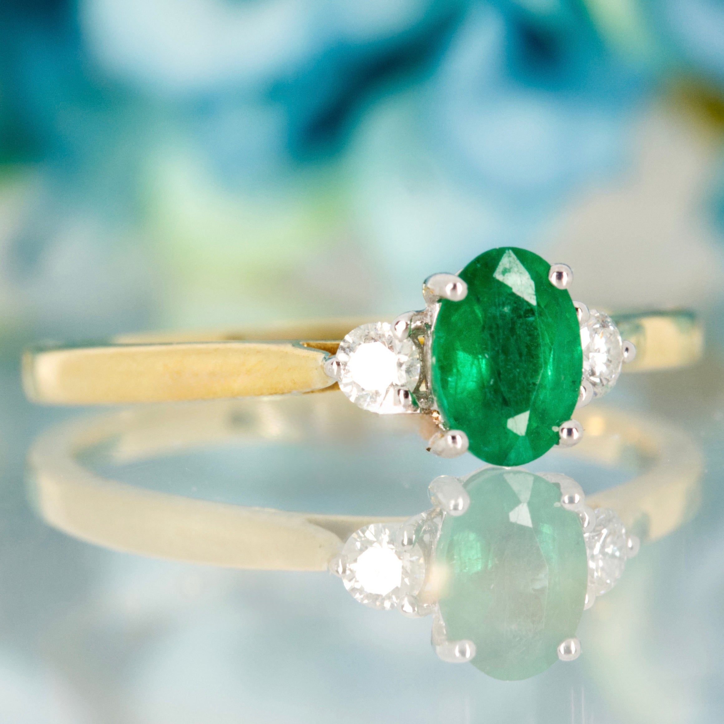 18ct Yellow Gold Oval Cut Emerald & Round Brilliant Cut Diamond Trilogy Ring
