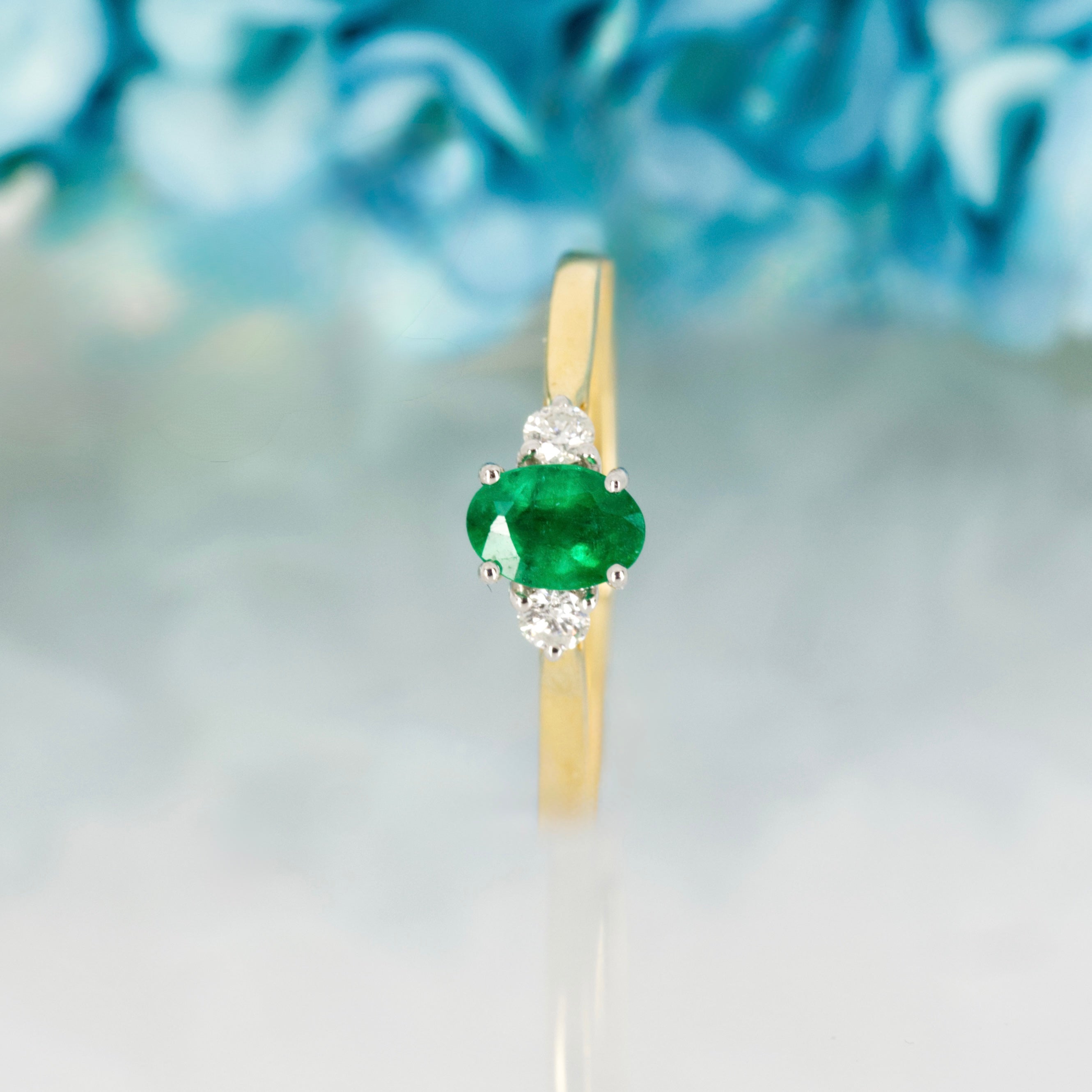 18ct Yellow Gold Oval Cut Emerald & Round Brilliant Cut Diamond Trilogy Ring
