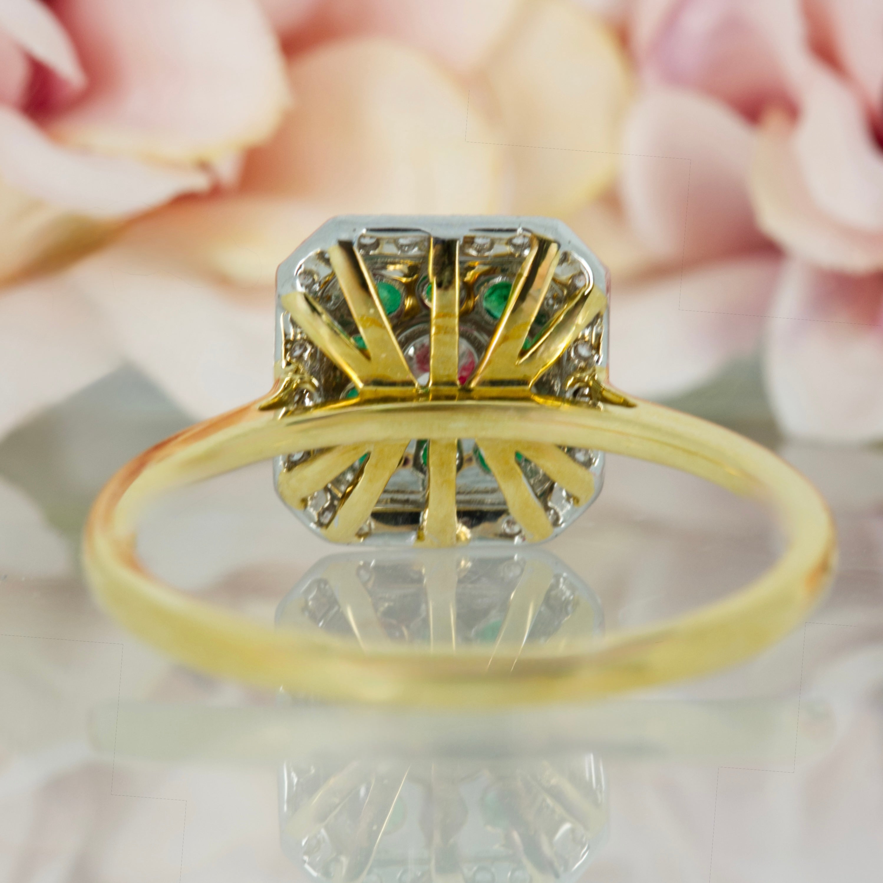 18ct Yellow Gold Round Cut Emerald & Round Brilliant Cut Diamond Square Cluster Ring