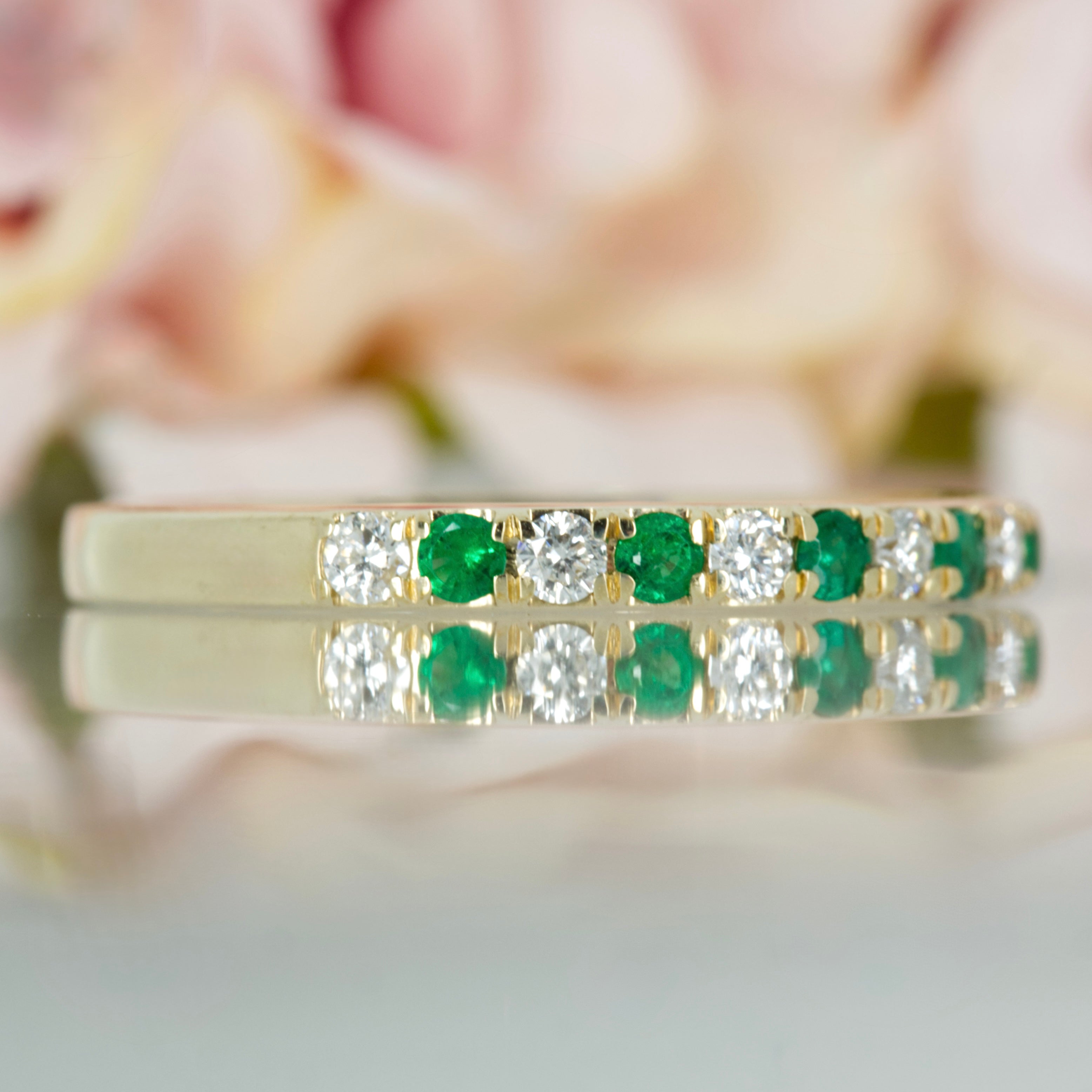 9ct Yellow Gold Round Cut Emerald & Round Brilliant Cut Diamond Claw Set Half Eternity Ring