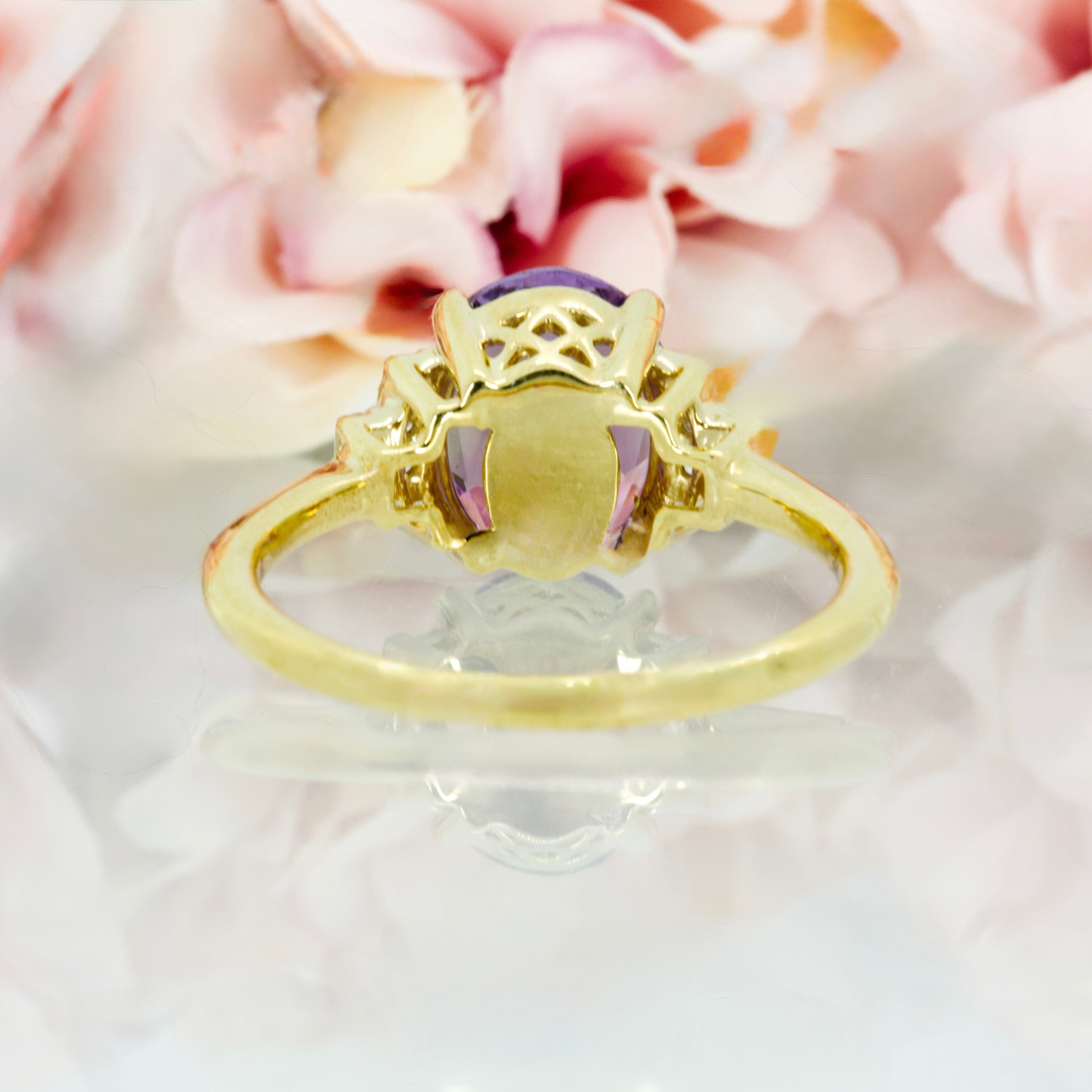 9ct Yellow Gold Oval Cut Amethyst & Round Brilliant Cut Diamond Ring