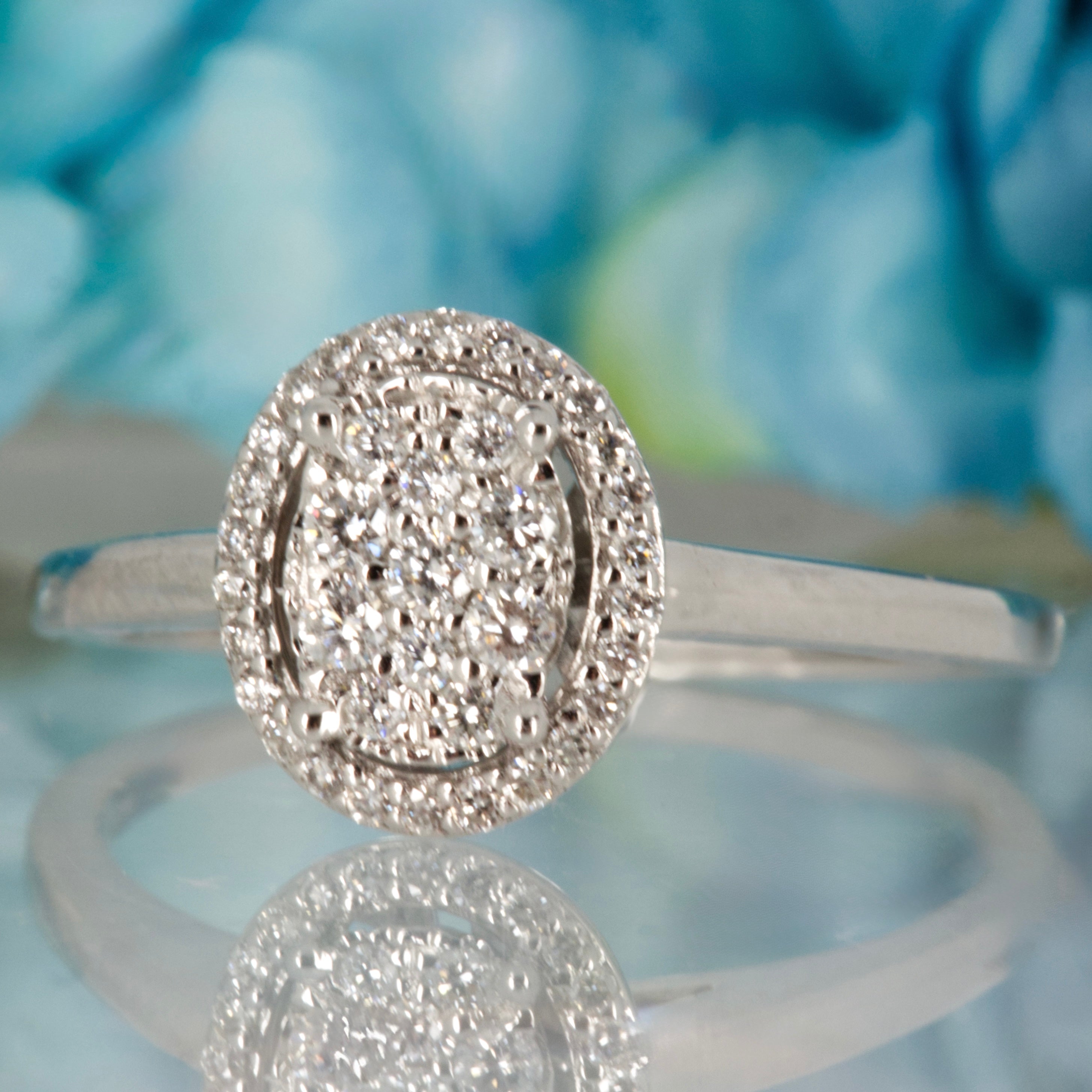 18ct White Gold 0.20ct Round Brilliant Cut Diamond Oval Cluster Ring