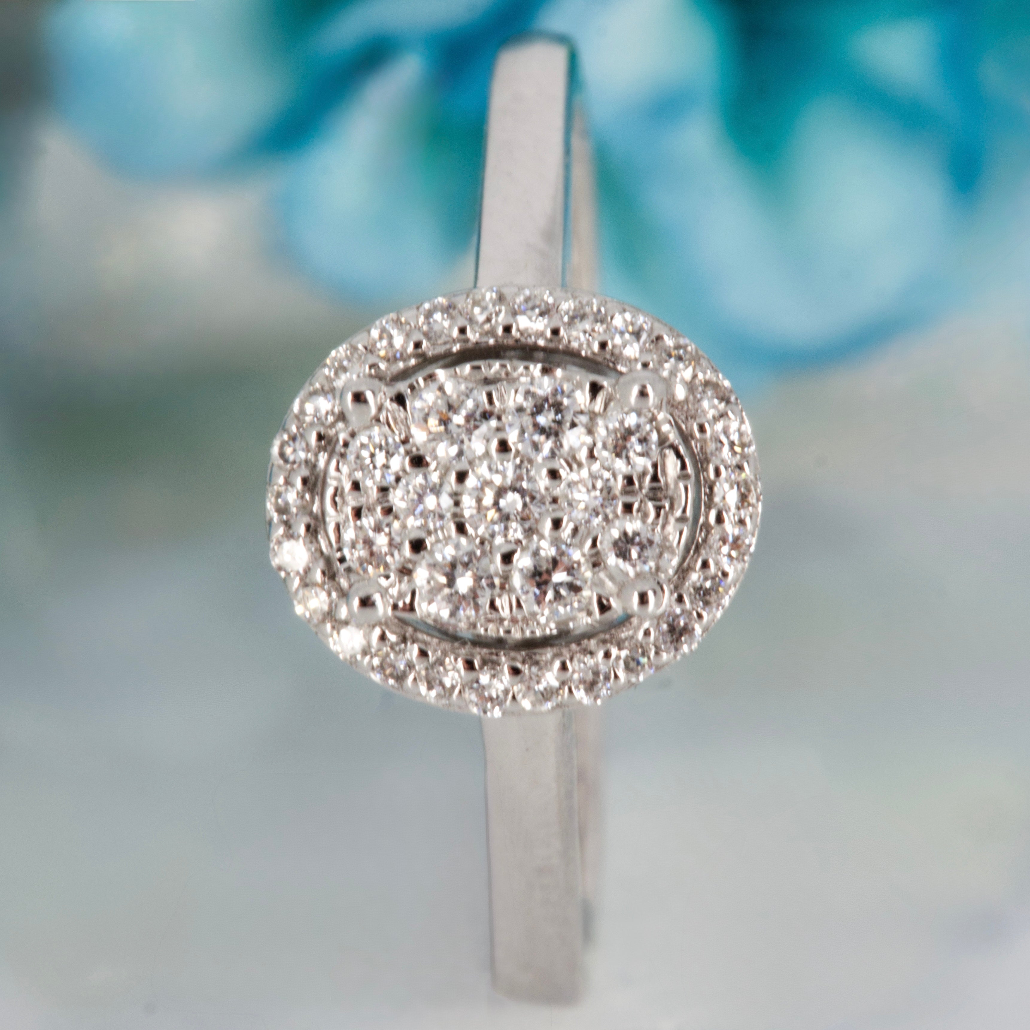 18ct White Gold 0.20ct Round Brilliant Cut Diamond Oval Cluster Ring