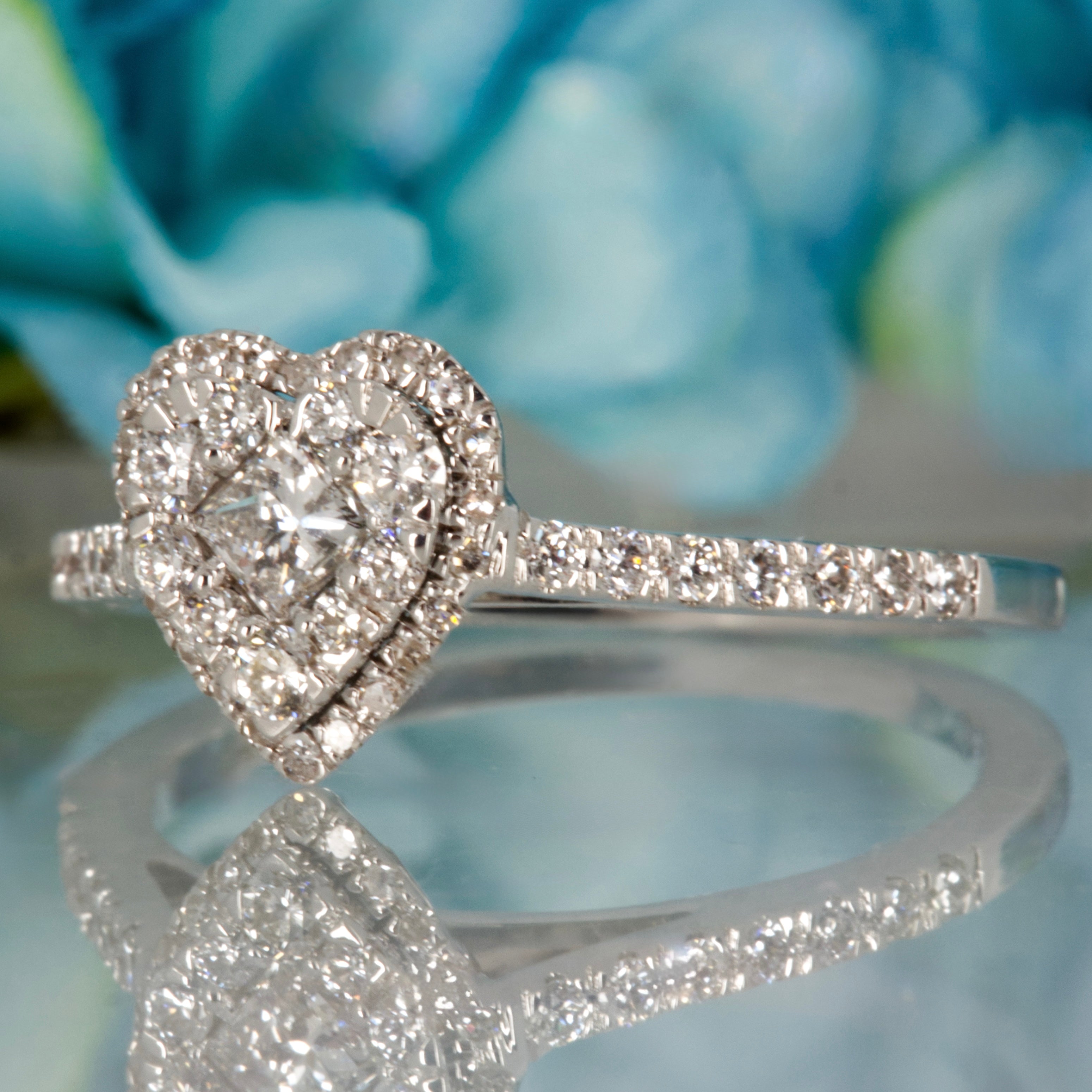 18ct White Gold 0.50ct Round Brilliant & Cushion Cut Diamond Heart Shaped Cluster Ring