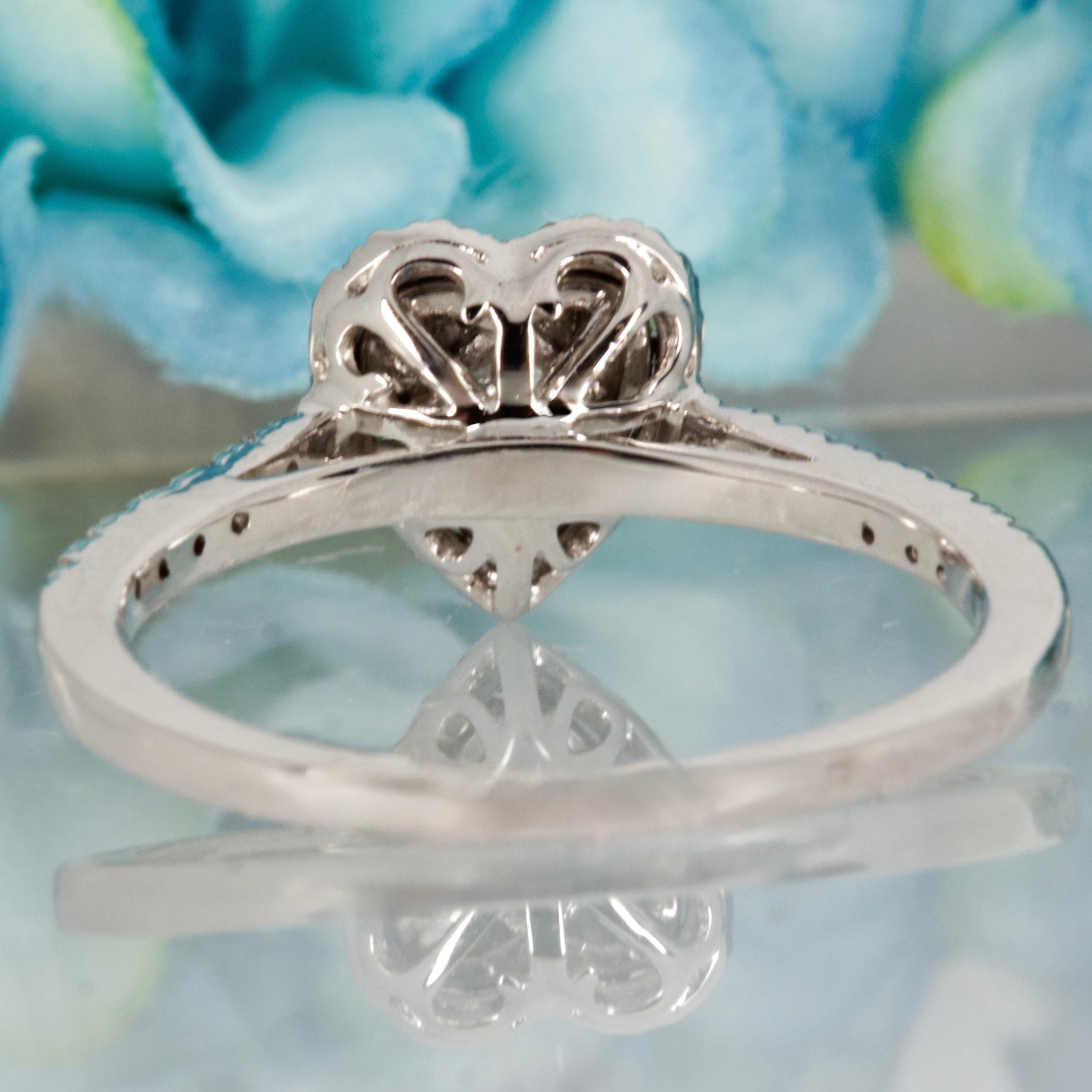 18ct White Gold 0.50ct Round Brilliant & Cushion Cut Diamond Heart Shaped Cluster Ring