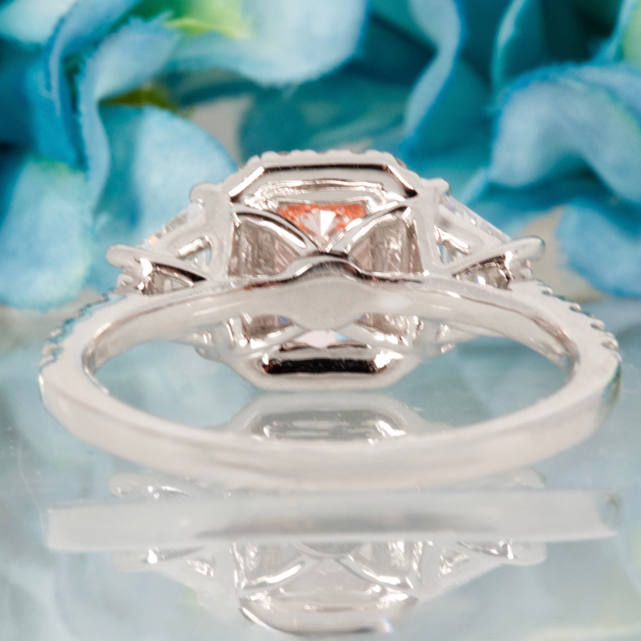 18ct White Gold Lab Grown Pink Diamond & Lab Grown Diamond Cluster Ring