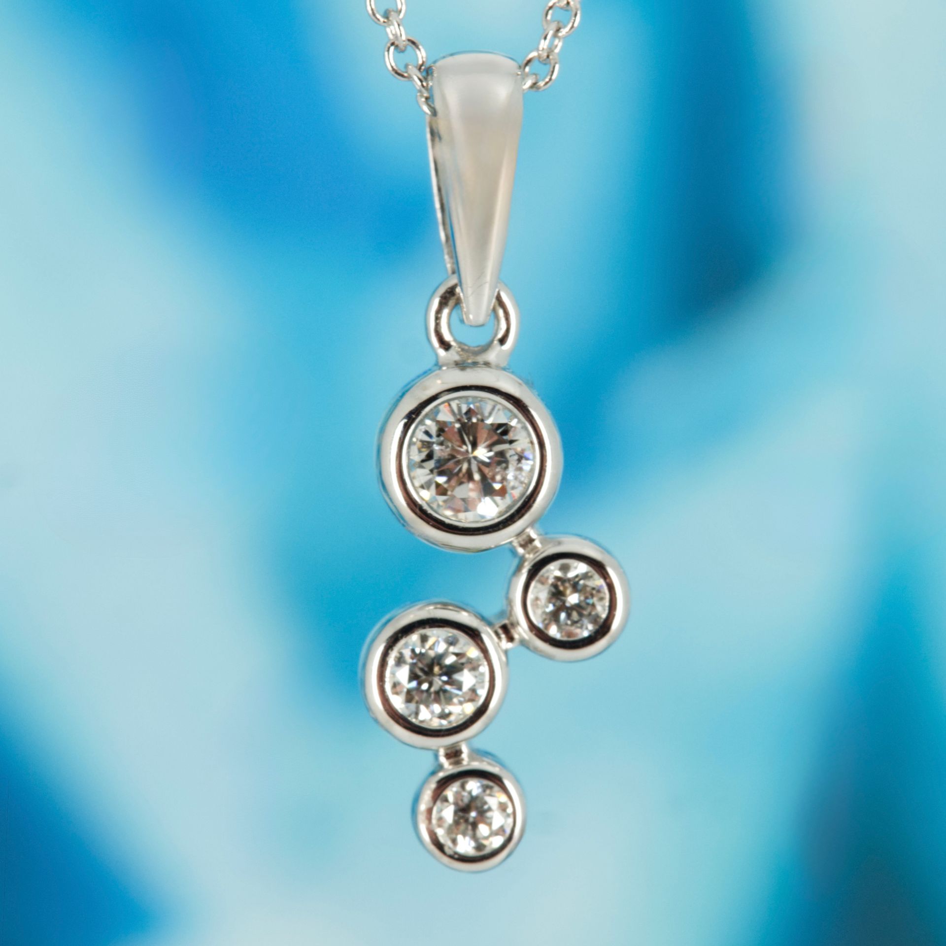 18ct White Gold 4-Round Brilliant Cut Diamond Bubble Pendant & Chain