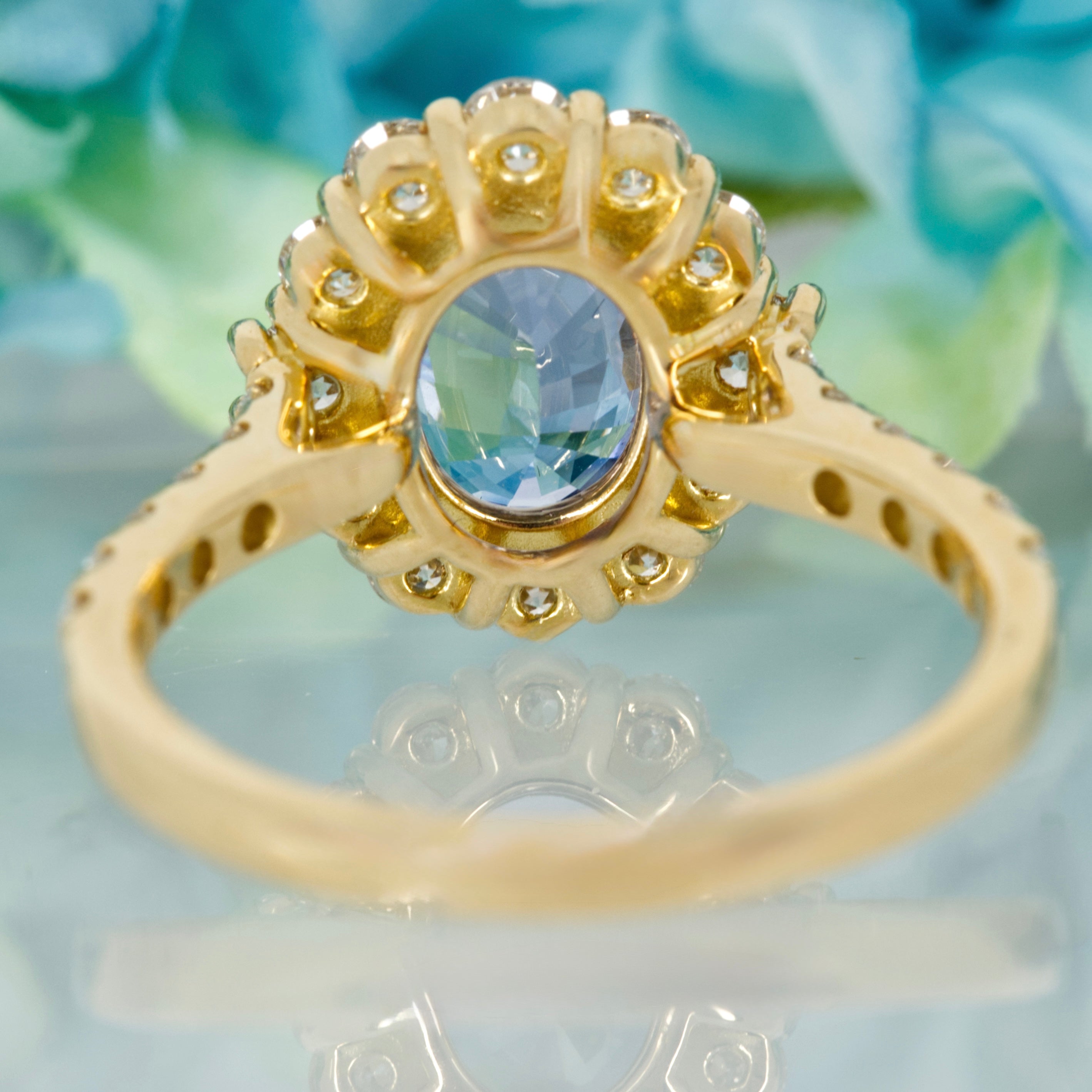 18ct Yellow Gold Oval Cut Purple Sapphire & Round Brilliant Cut Diamond Cluster Ring