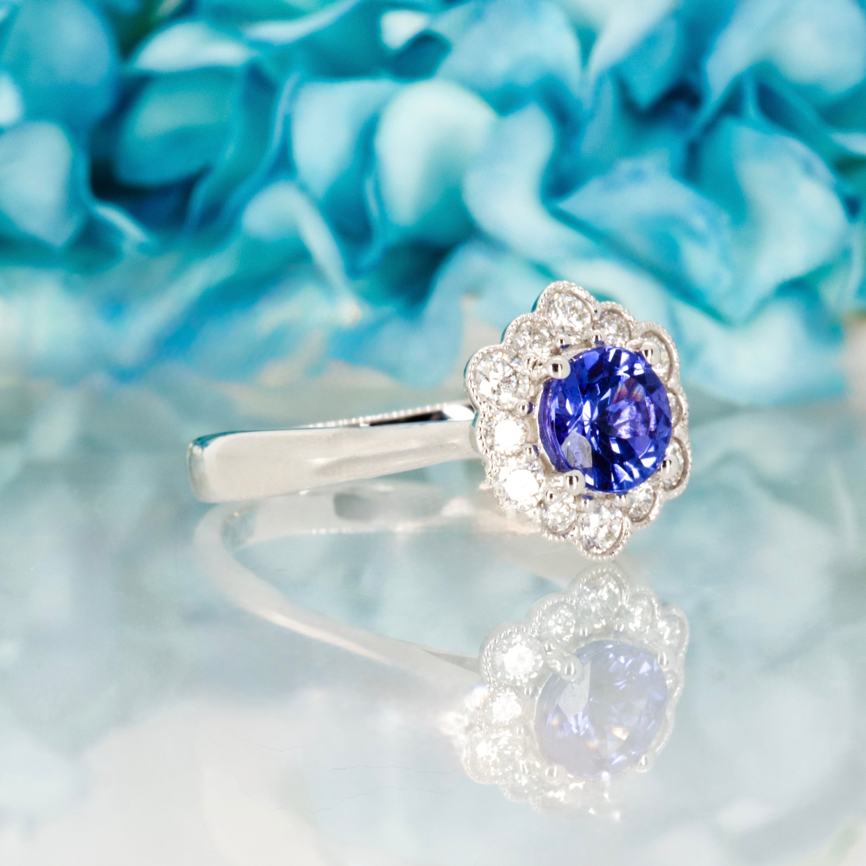 18ct White Gold Round Cut Tanzanite & Round Brilliant Cut Diamond Cluster Ring