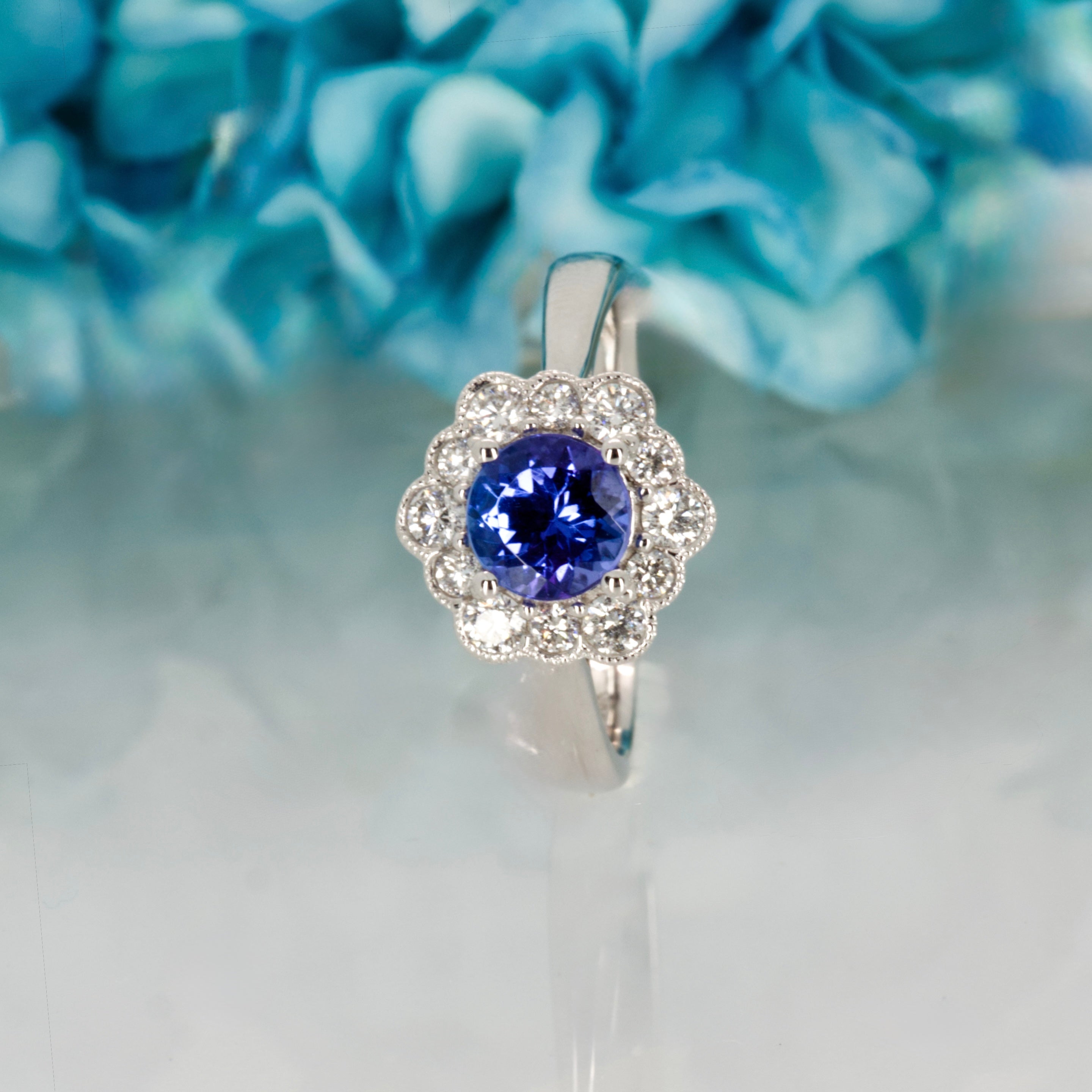 18ct White Gold Round Cut Tanzanite & Round Brilliant Cut Diamond Cluster Ring