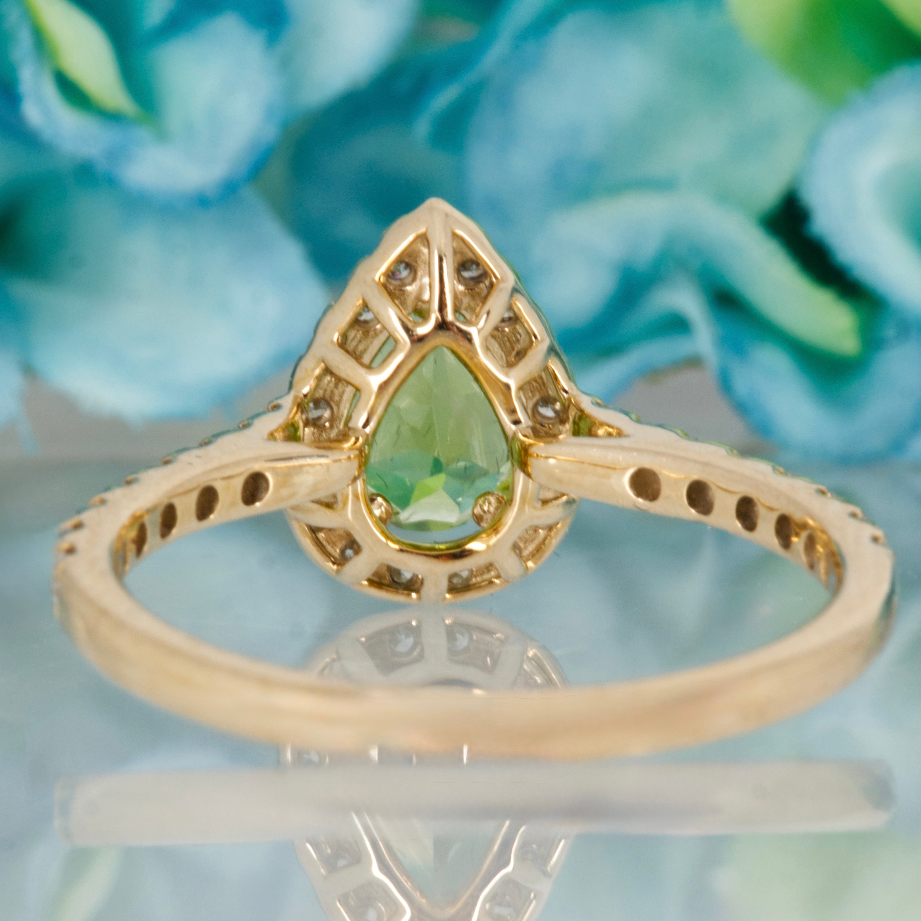 18ct Yellow Gold Pear Cut Peridot & Round Brilliant Cut Diamond Halo Cluster Ring