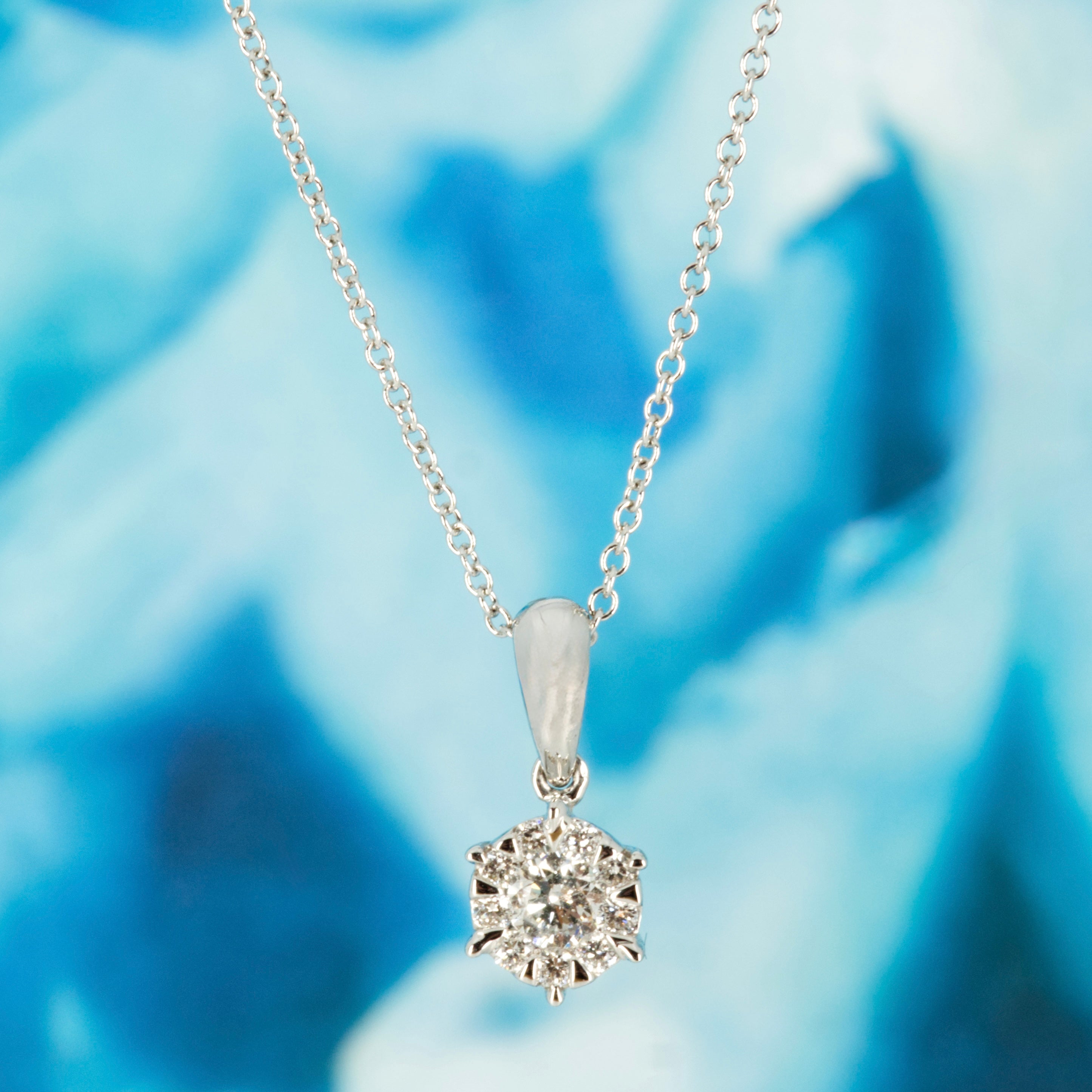 18ct White Gold 0.20ct Round Brilliant Cut Diamond Cluster Pendant & Chain