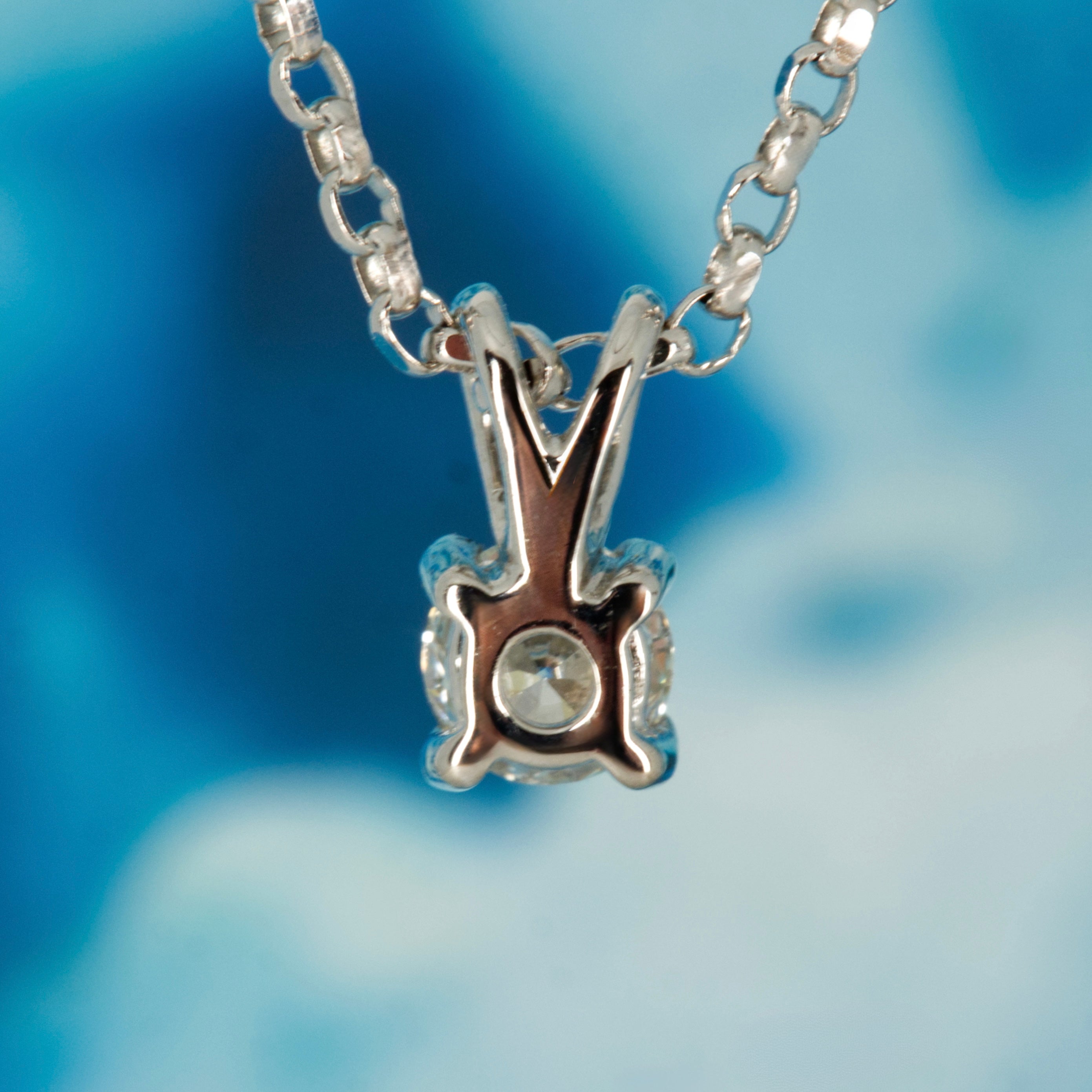 18ct White Gold 0.30ct Round Brilliant Cut Diamond Solitaire Pendant & Chain