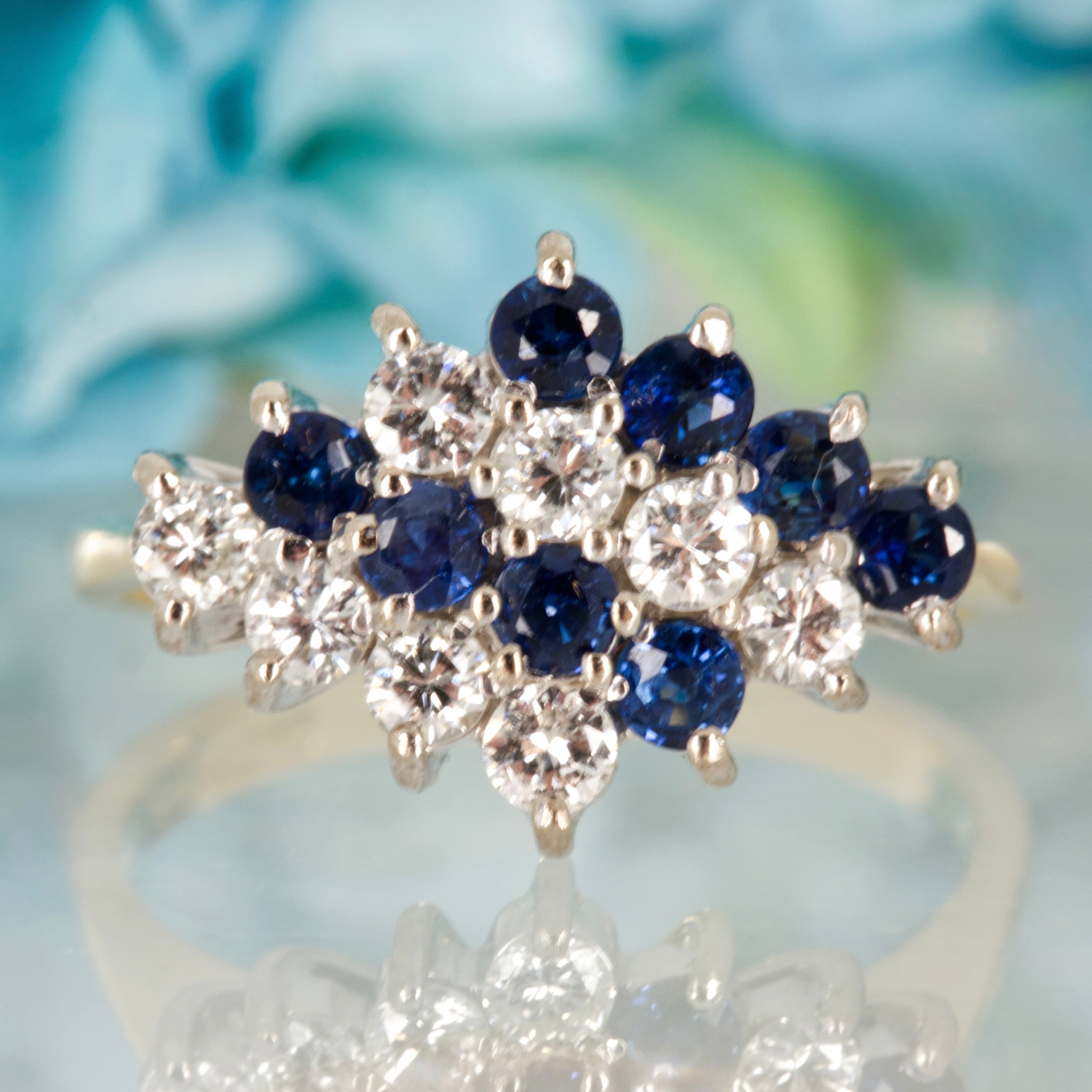 Pre-Loved 18ct Yellow Gold Round Cut Sapphire & Round Brilliant Cut Diamond Cluster Ring