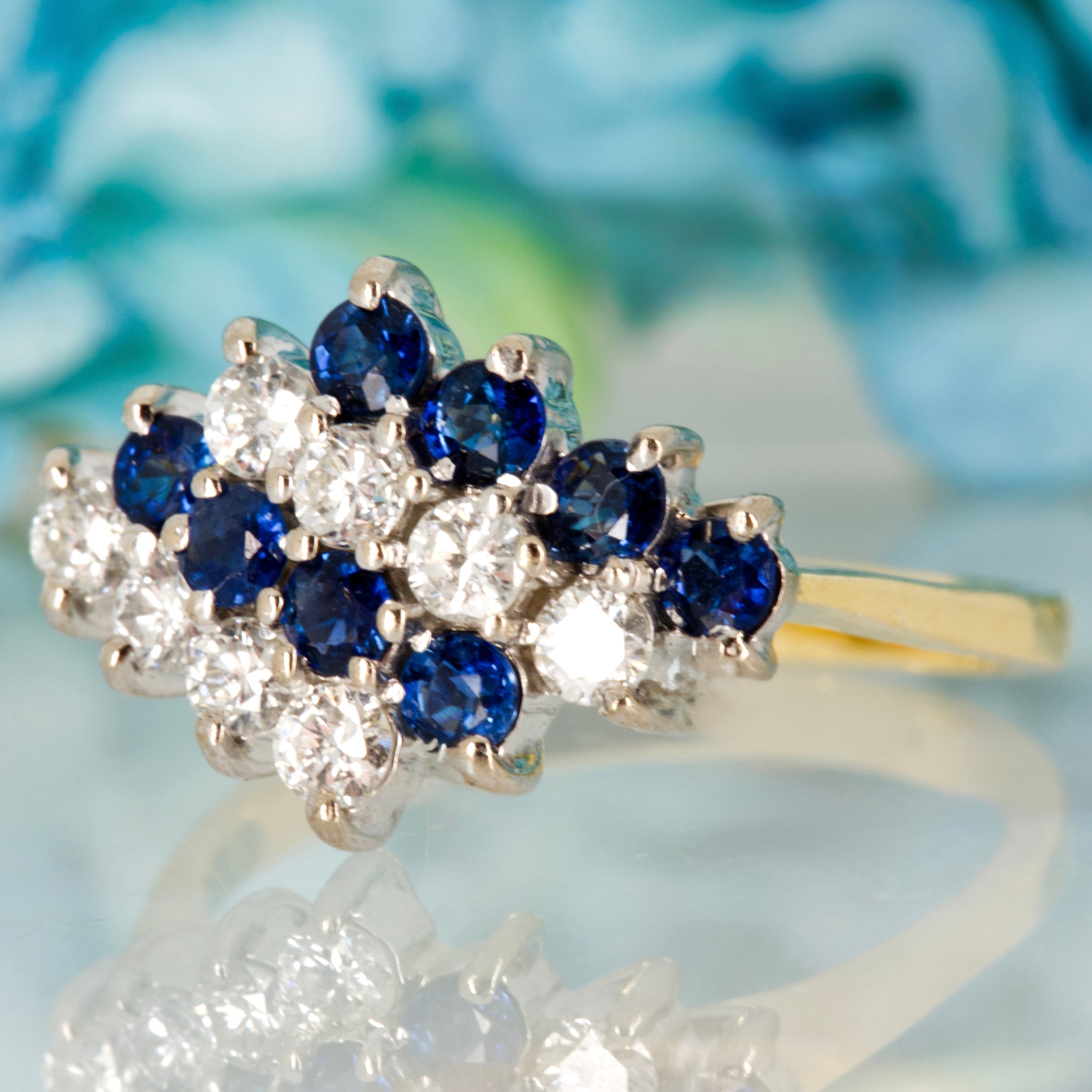 Pre-Loved 18ct Yellow Gold Round Cut Sapphire & Round Brilliant Cut Diamond Cluster Ring