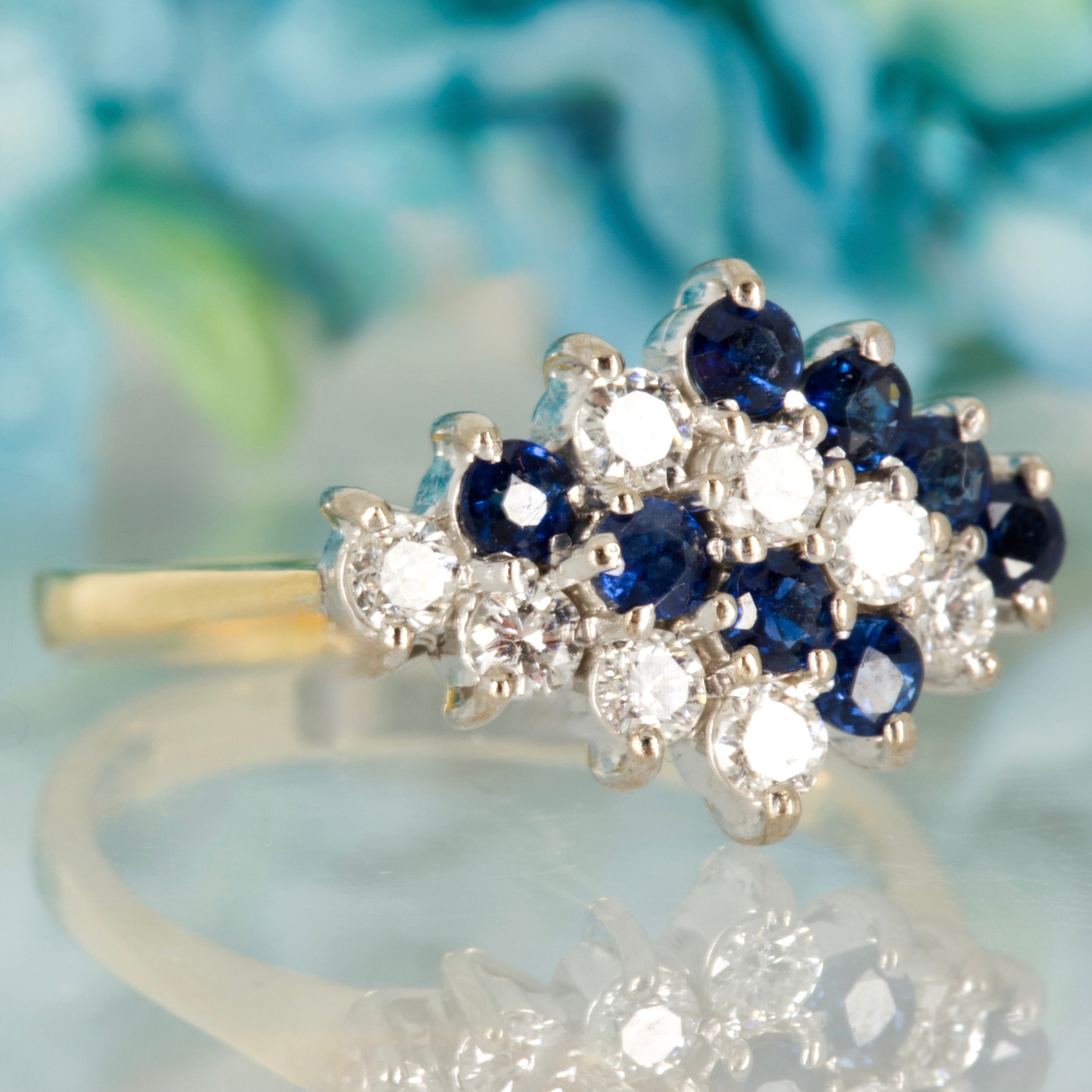 Pre-Loved 18ct Yellow Gold Round Cut Sapphire & Round Brilliant Cut Diamond Cluster Ring