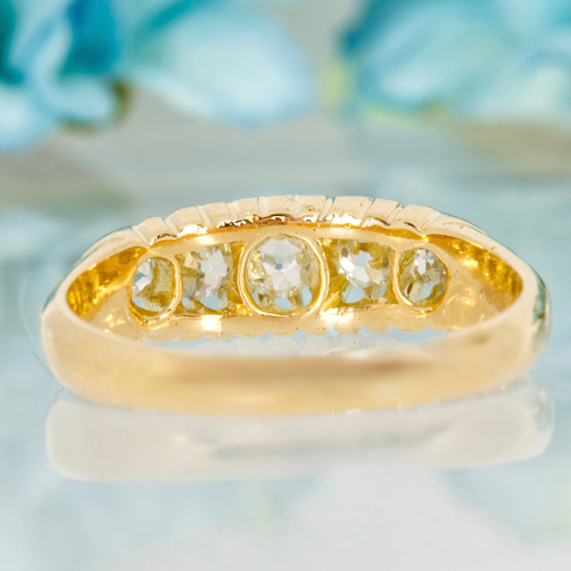Pre-Loved 18ct Yellow Gold Round Cut Diamond Five Stone Ring