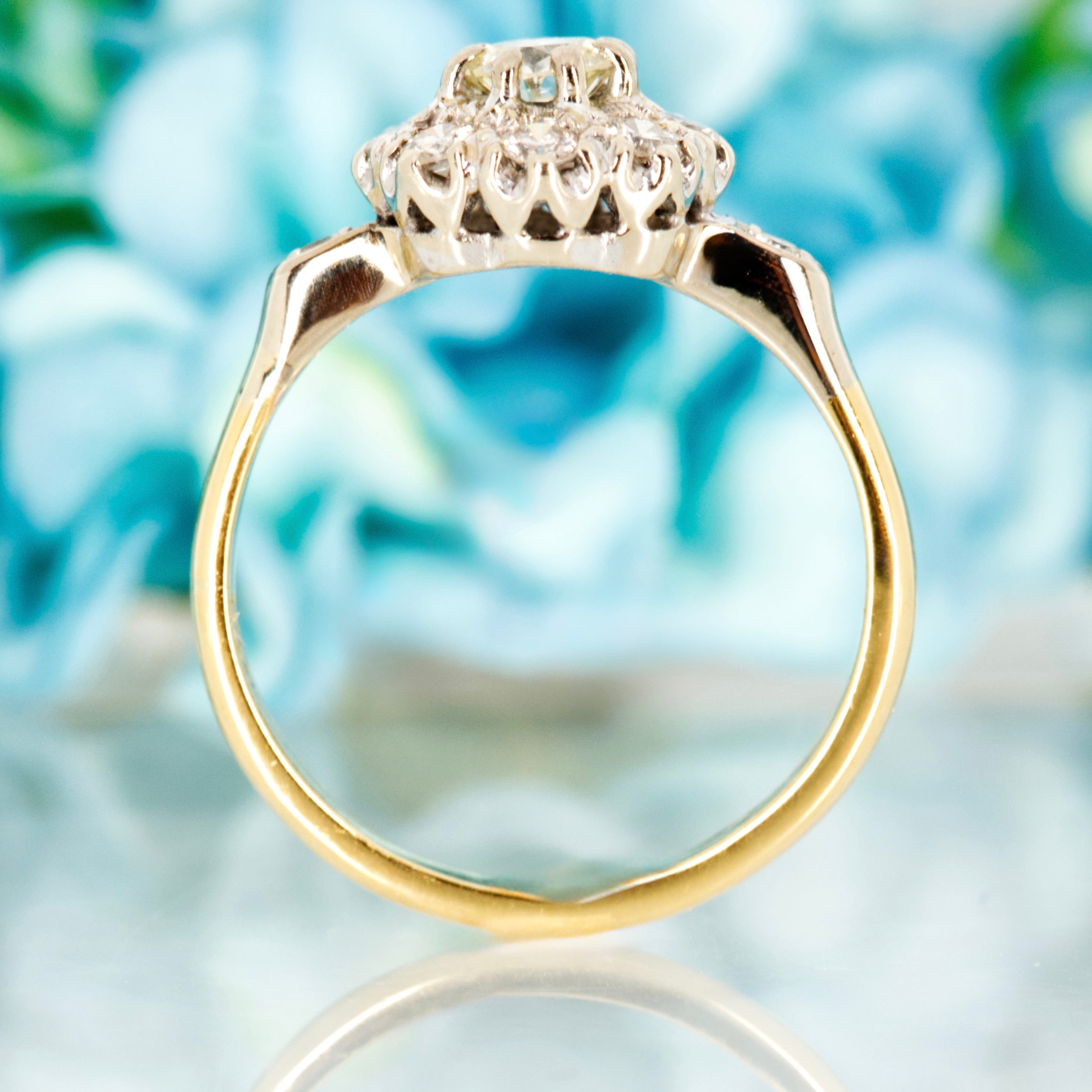 Pre-Loved 18ct Yellow Gold Round Cut Diamond Cluster Ring