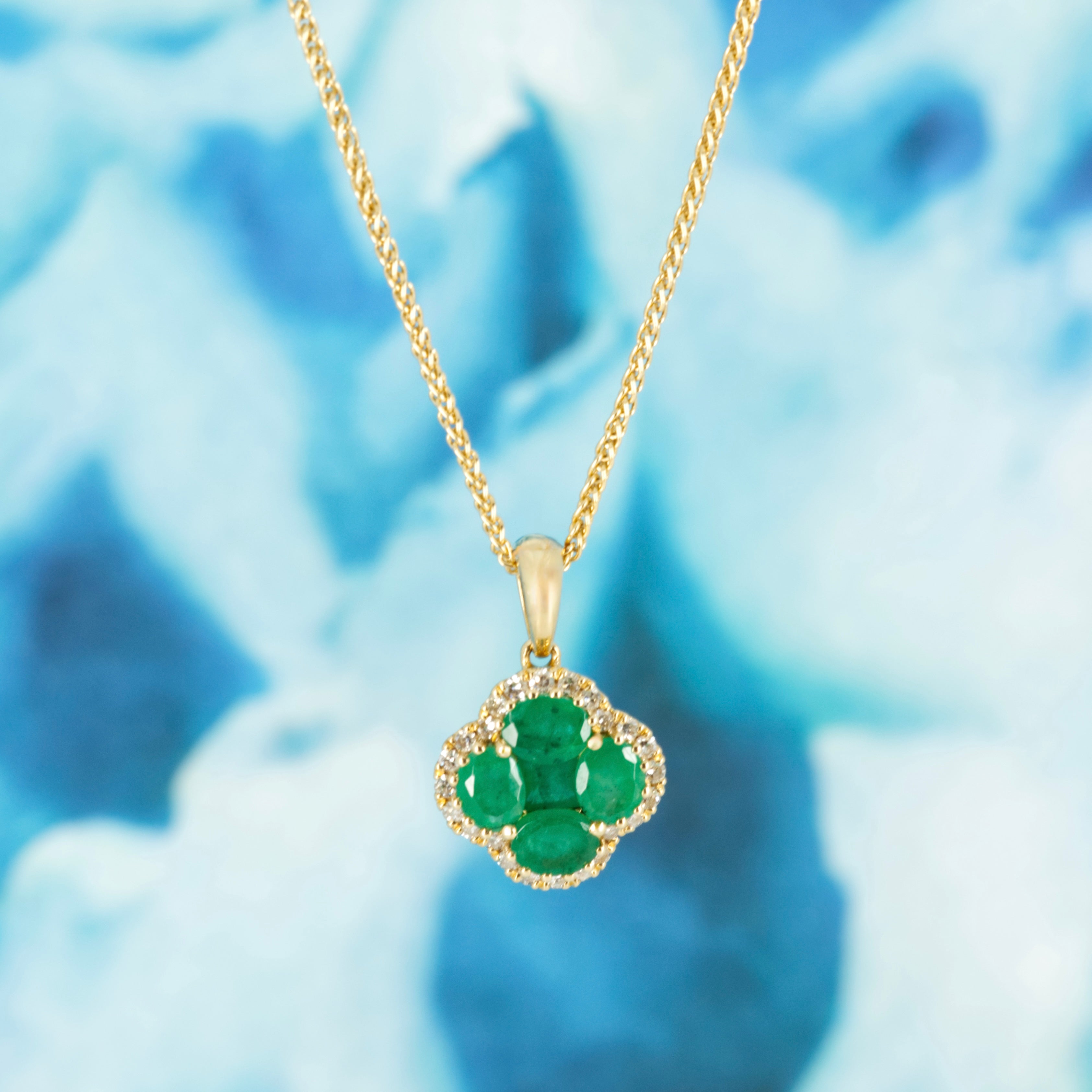 Pre-Loved 18ct Yellow Gold Oval Cut Emerald & Round Brilliant Cut Diamond Clover Pendant & Chain