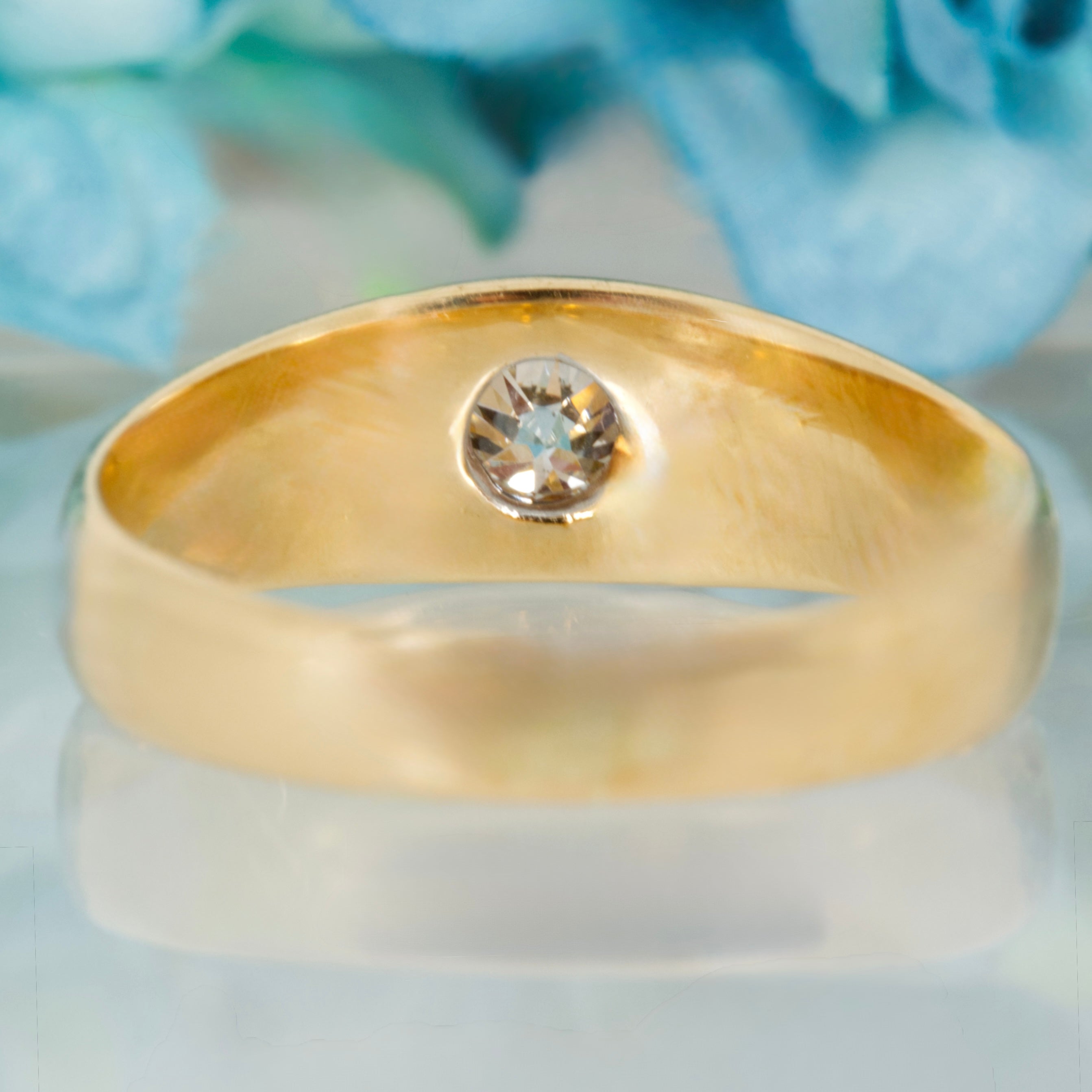 Pre-Loved 18ct Yellow Gold Round Brilliant Cut Diamond Solitaire Band