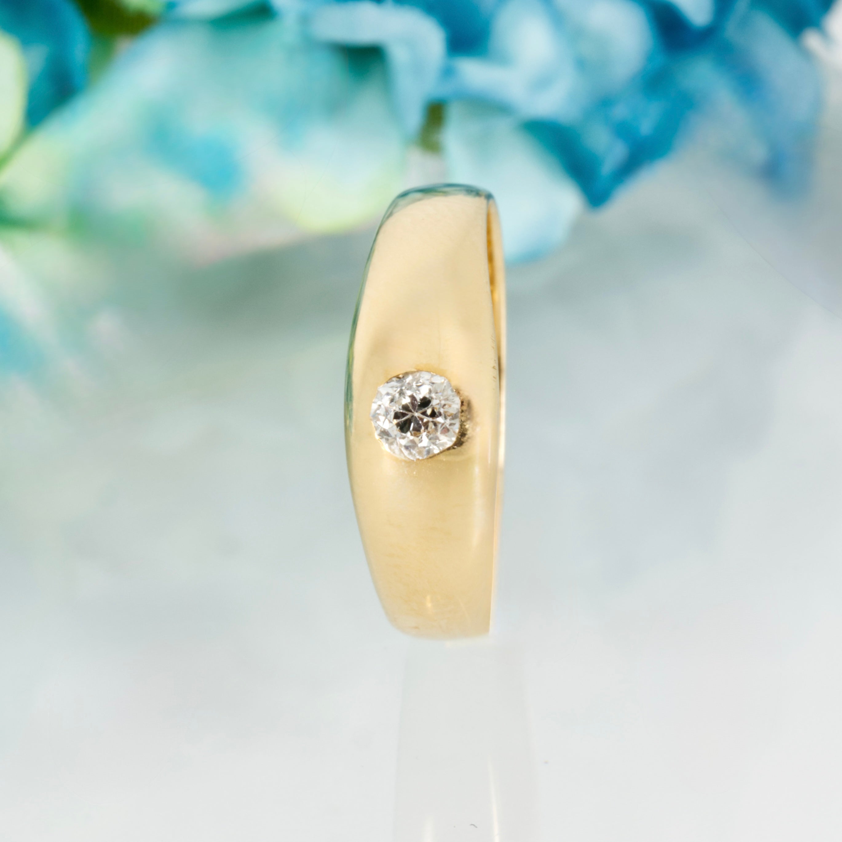 Pre-Loved 18ct Yellow Gold Round Brilliant Cut Diamond Solitaire Band