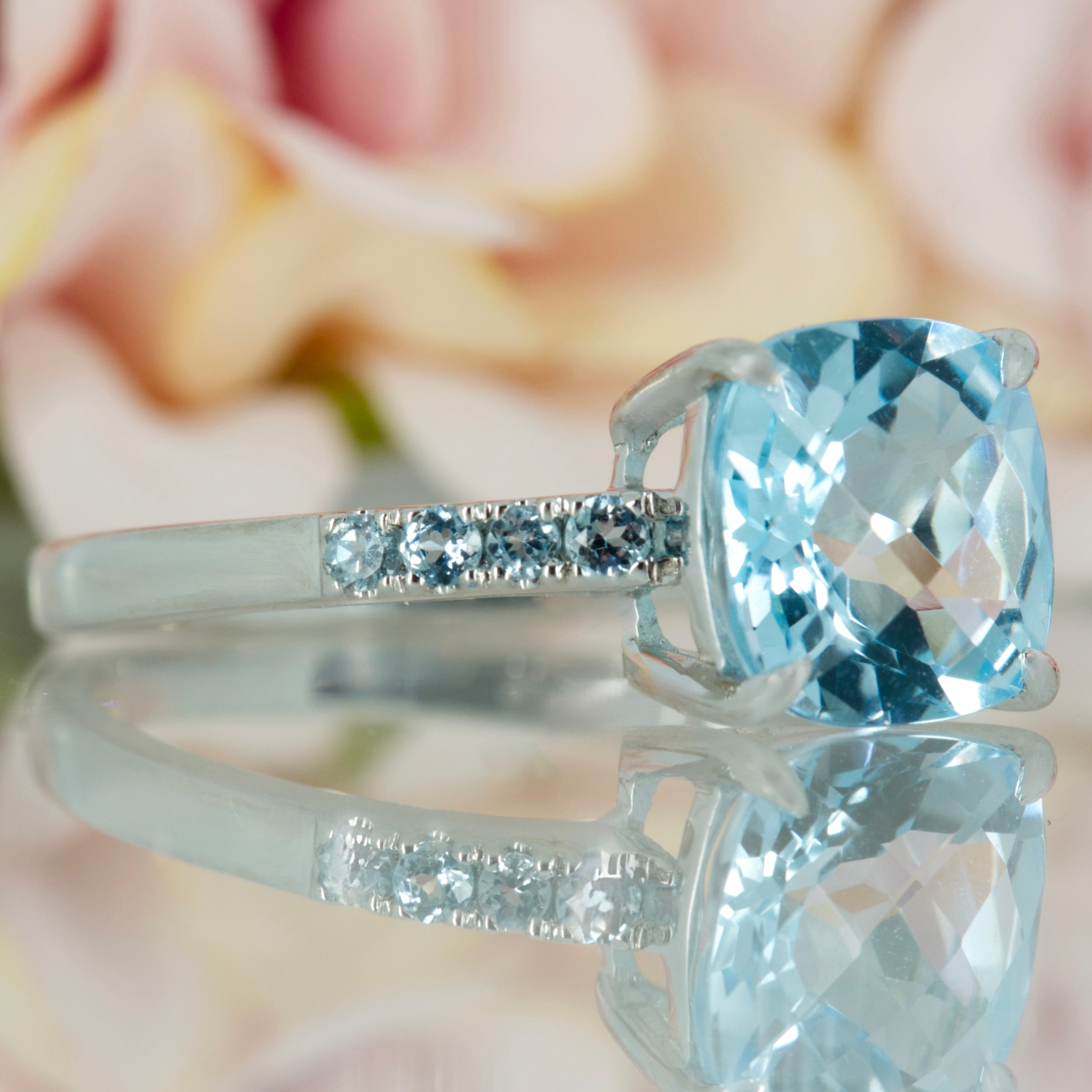 9ct White Gold Cushion Cut Blue Topaz Dress Ring