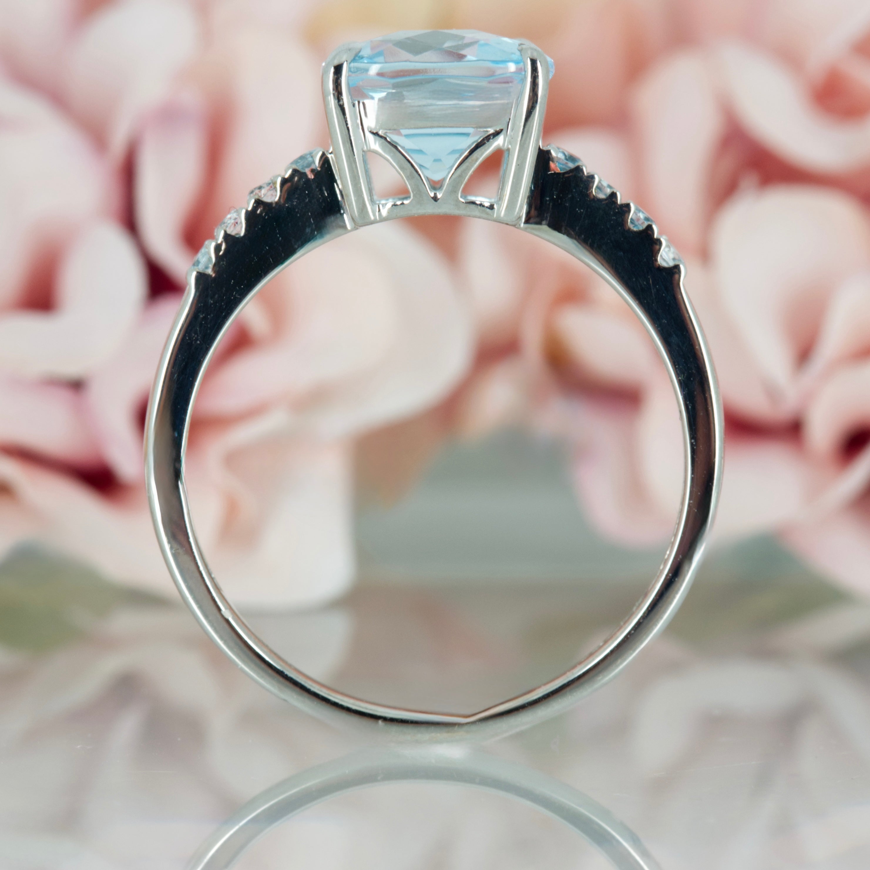 9ct White Gold Cushion Cut Blue Topaz Dress Ring