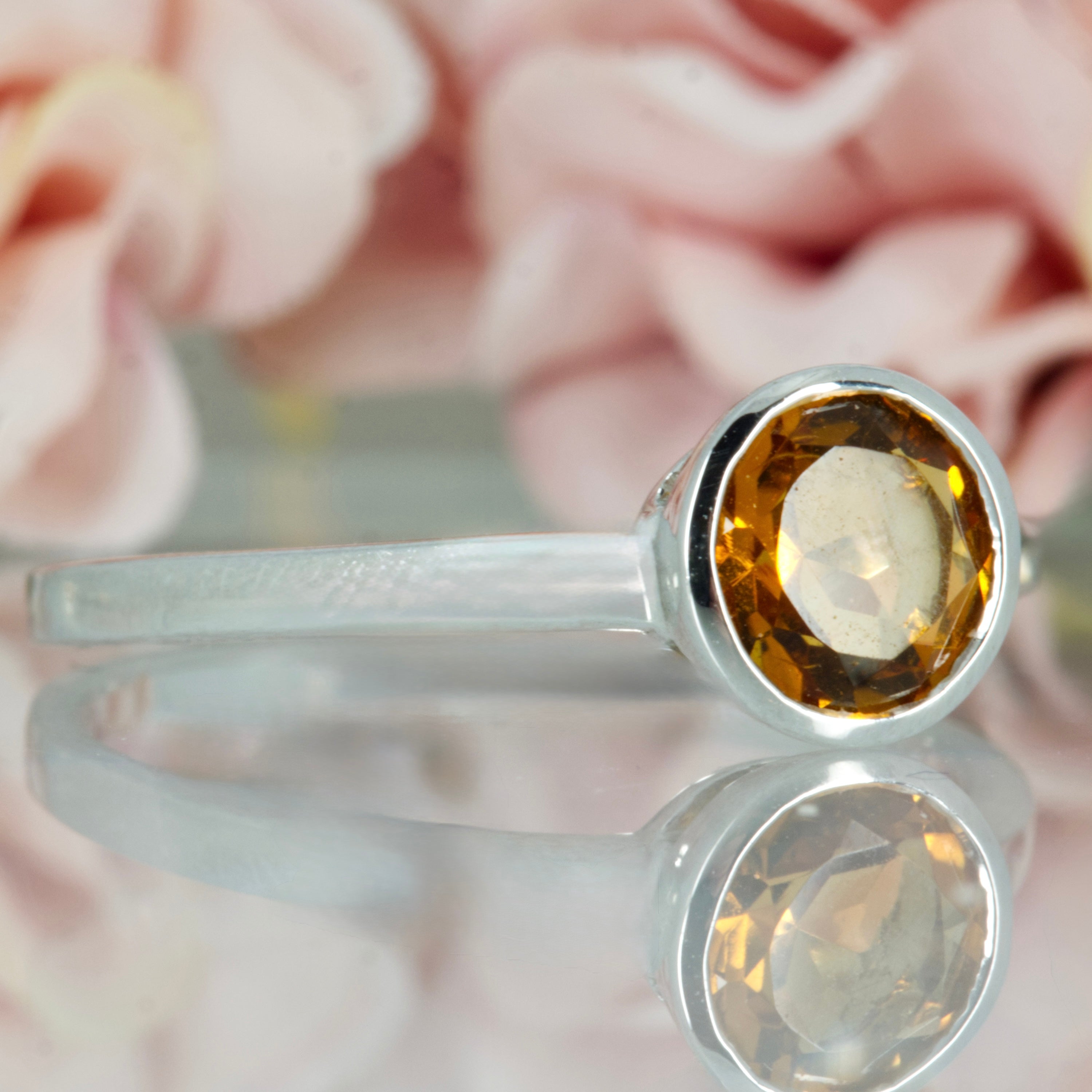 9ct White Gold Round Cut Citrine Rub-Over Set Ring
