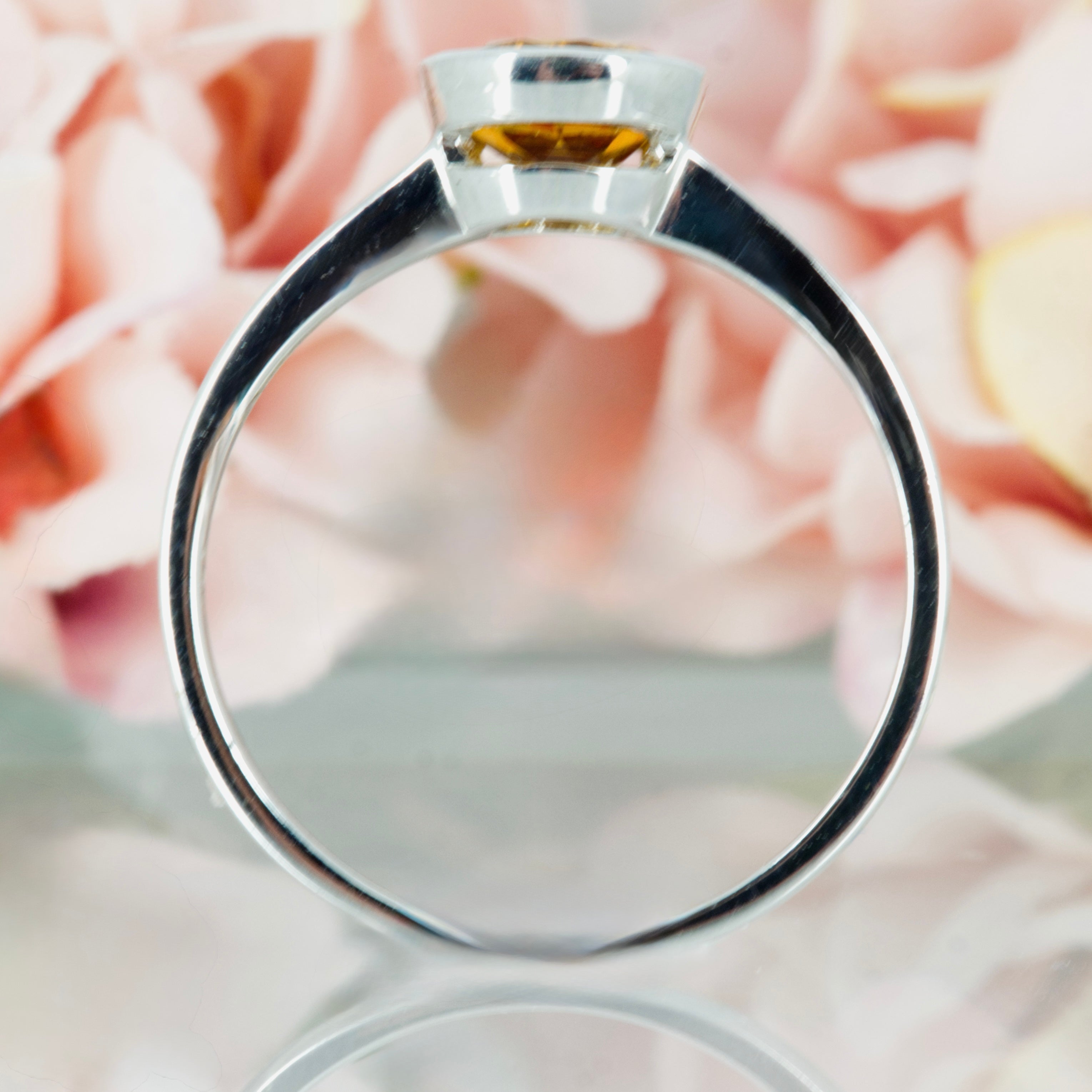 9ct White Gold Round Cut Citrine Rub-Over Set Ring