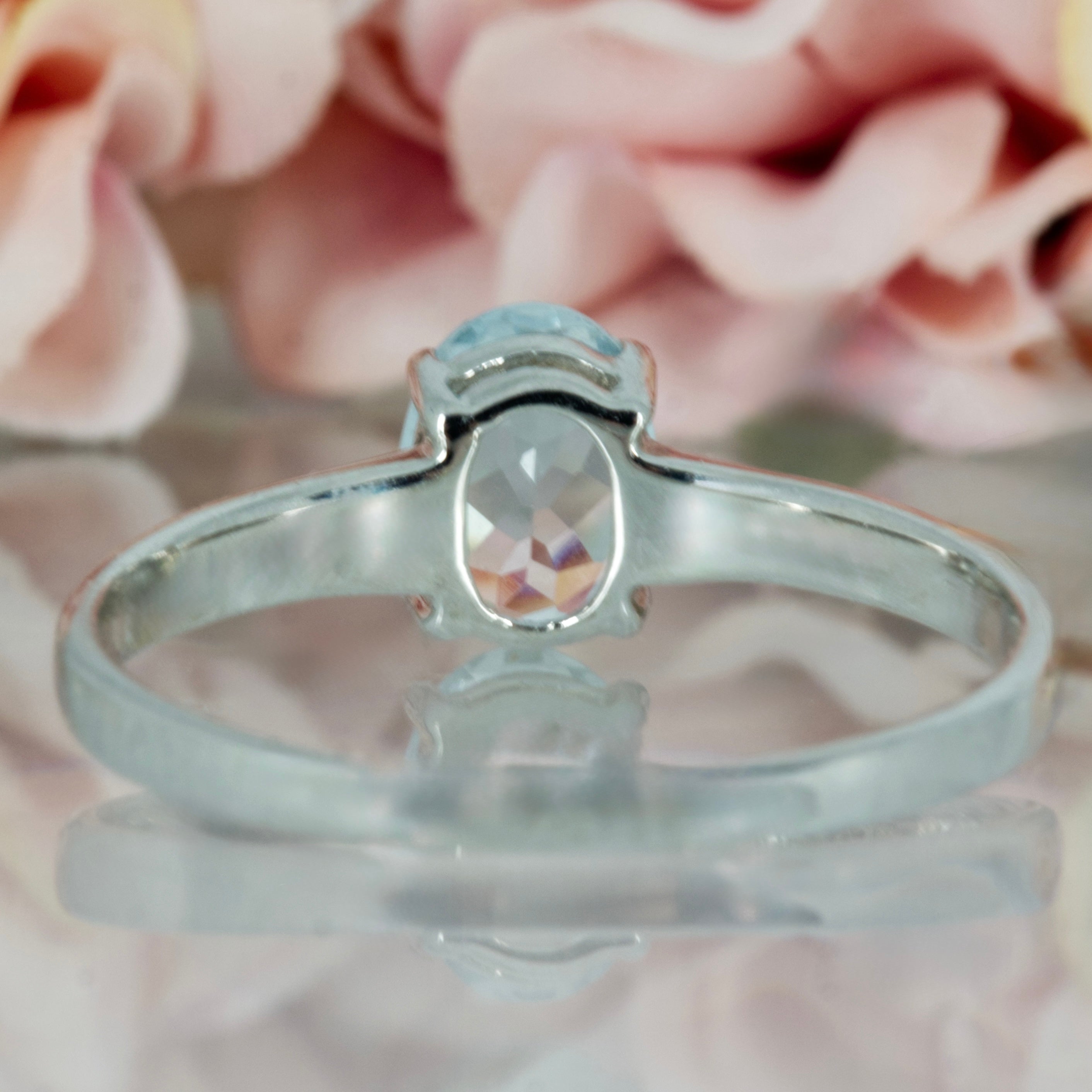 9ct White Gold Oval Cut Aquamarine Claw Set Ring
