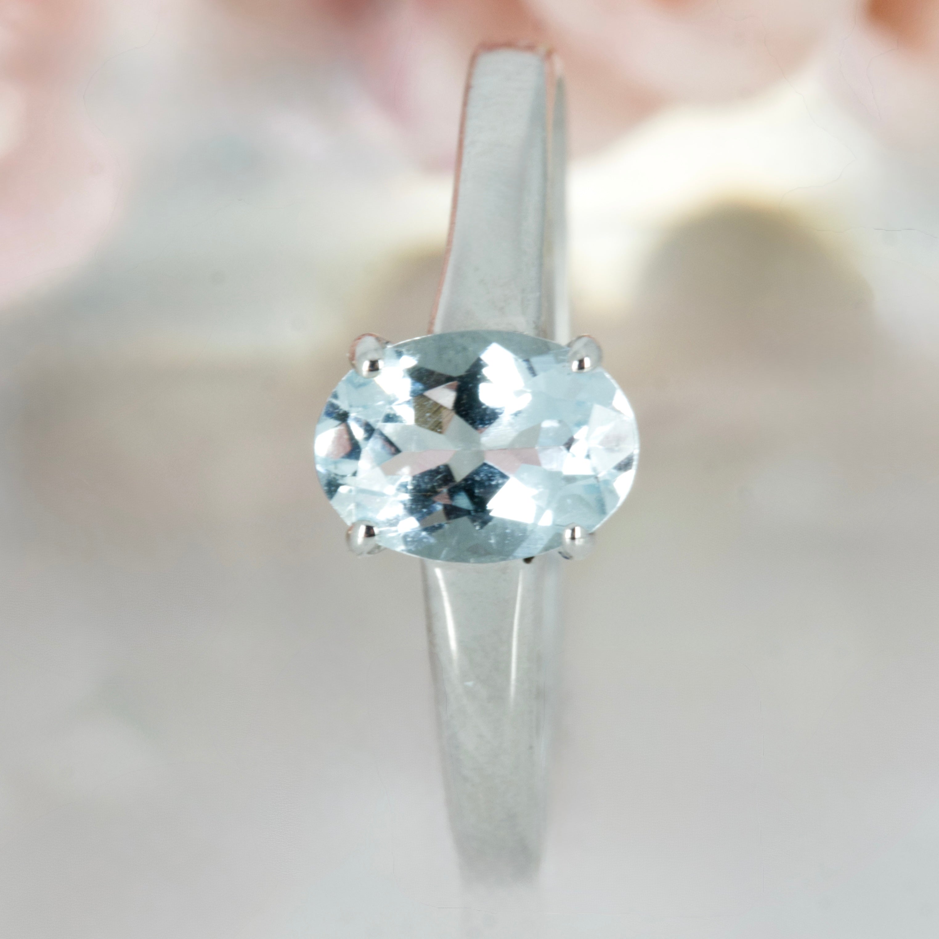 9ct White Gold Oval Cut Aquamarine Claw Set Ring