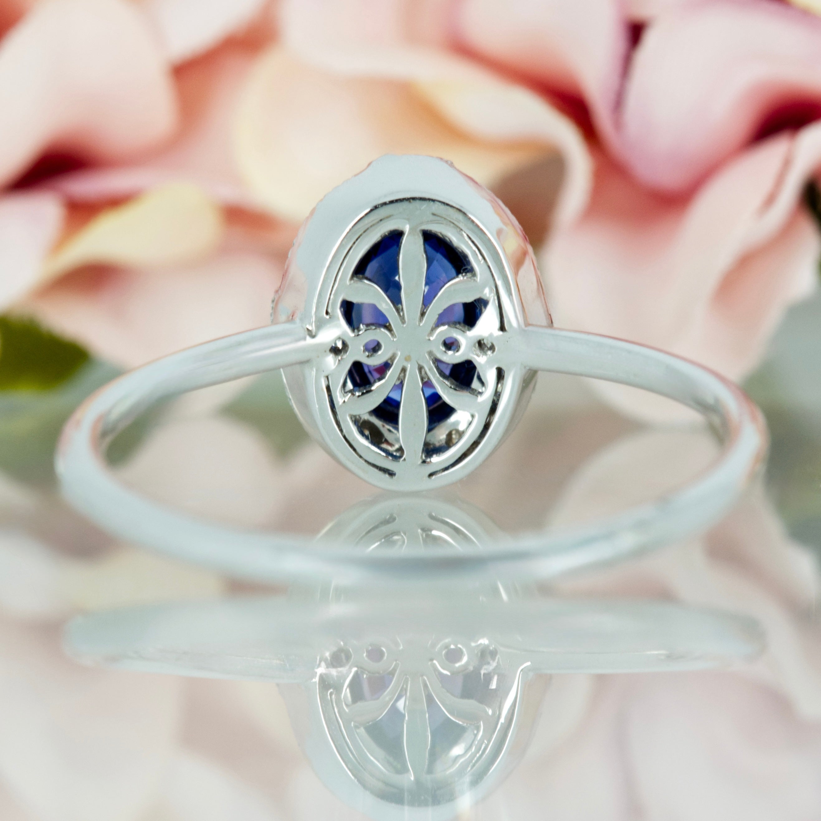 18ct White Gold Oval Cut Sapphire & Round Brilliiant Cut Diamond Halo Cluster Ring